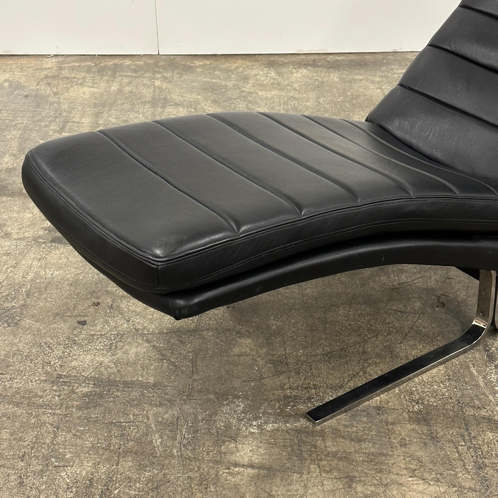 Américain Chaise postmoderne en cuir/chrome de Brayton International en vente