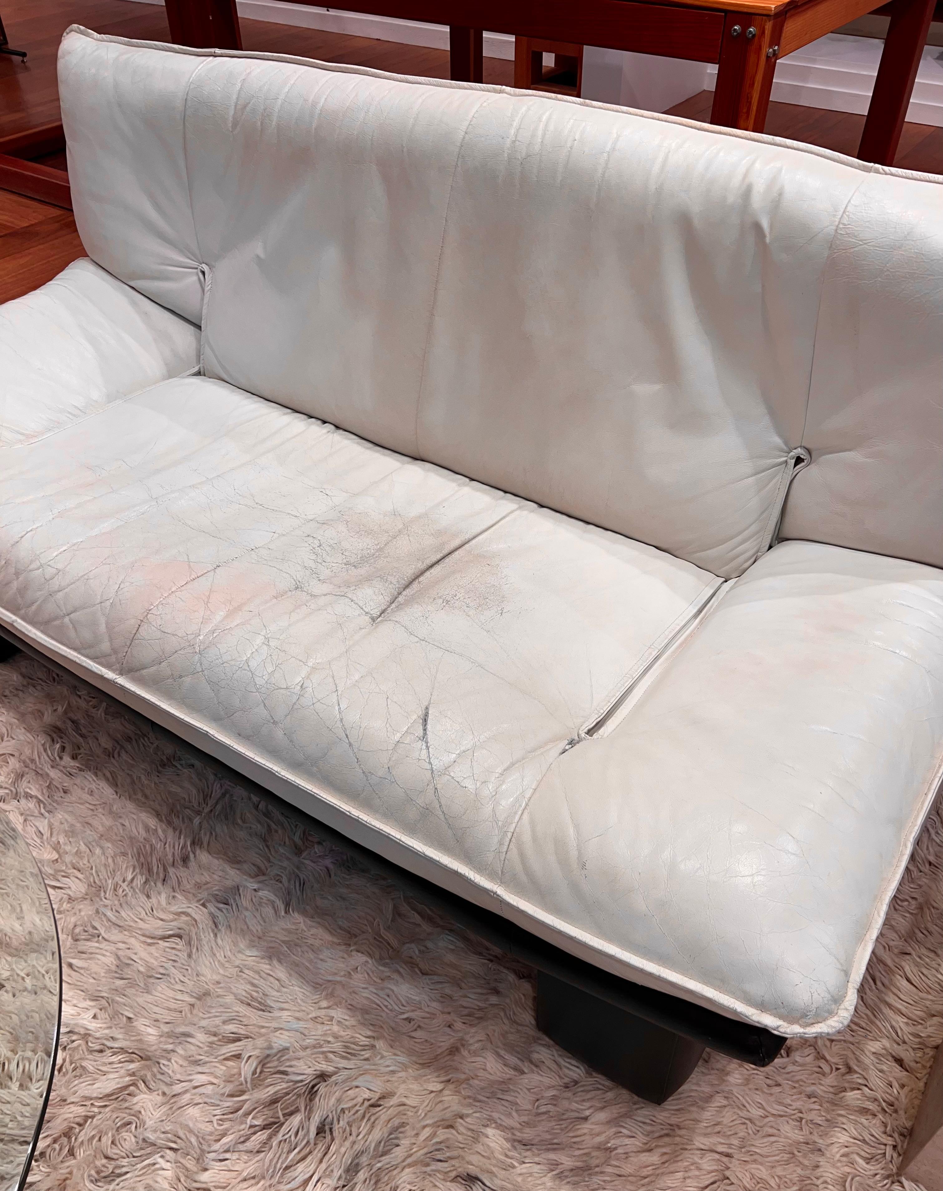 Postmodern leather loveseat by Nicoletti Salotti, late 20th century 3