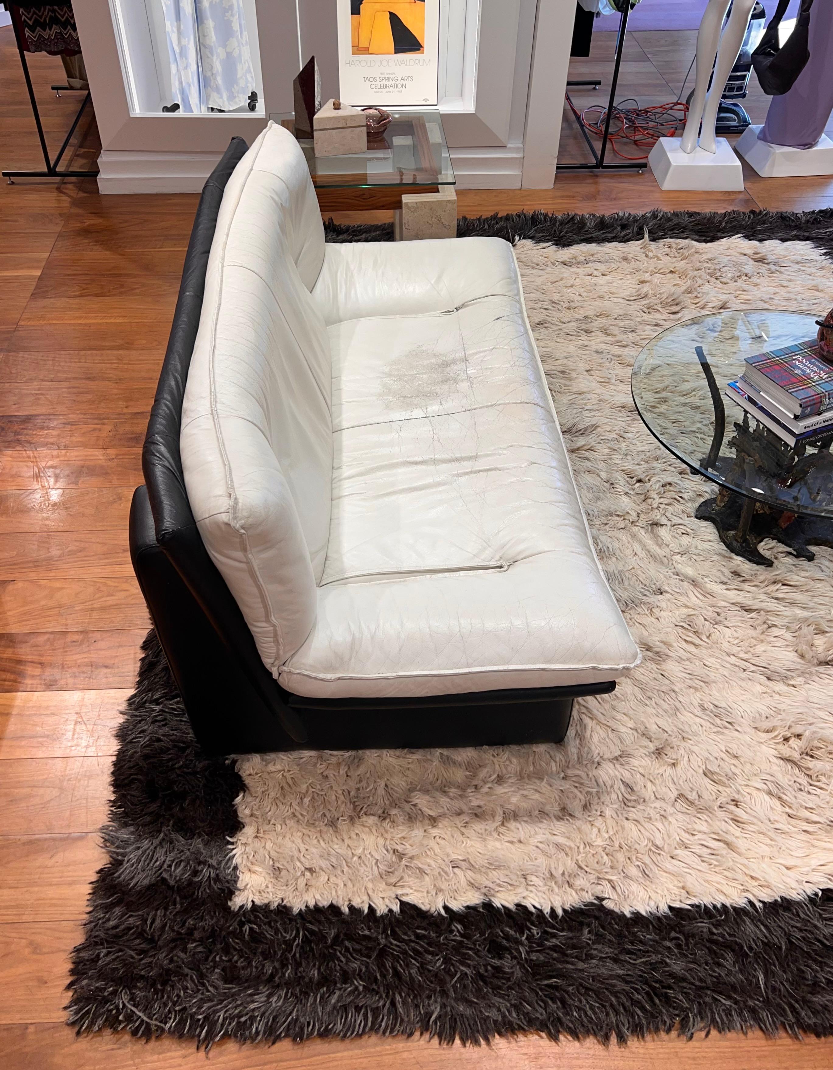 Postmodern leather loveseat by Nicoletti Salotti, late 20th century 12
