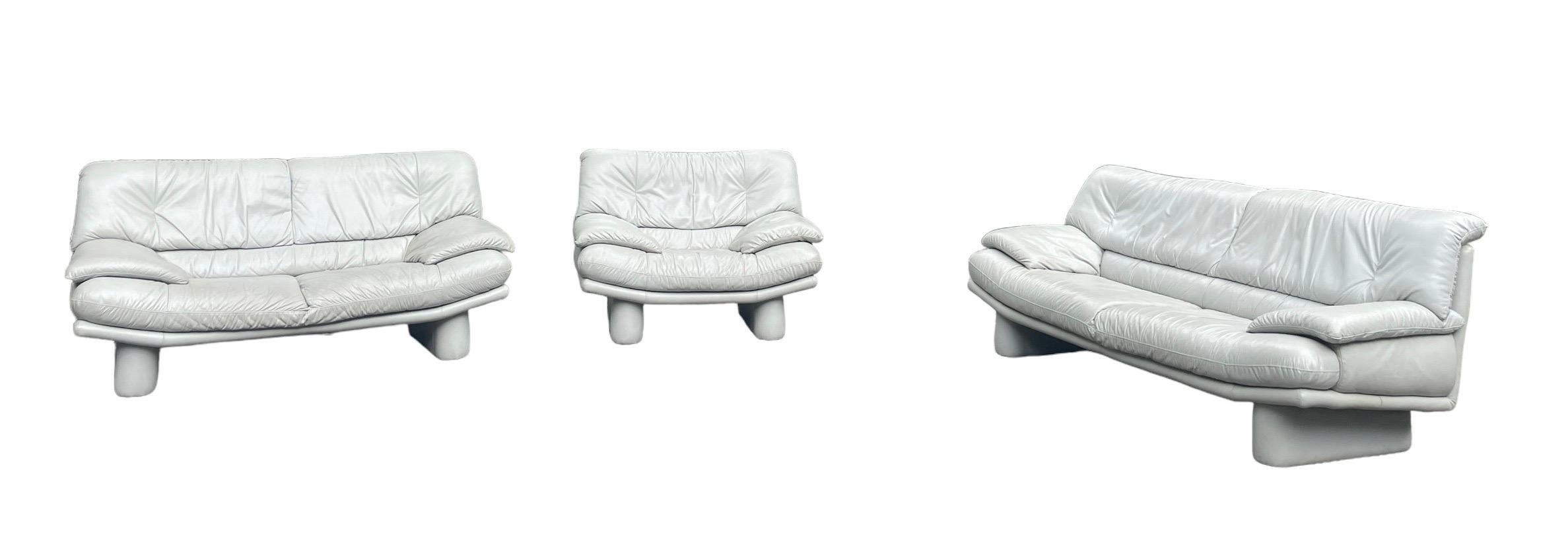 Post-Modern Postmodern Leather Sofa in the style of Nicoletti Salotti Italian 3 Seat Sofa