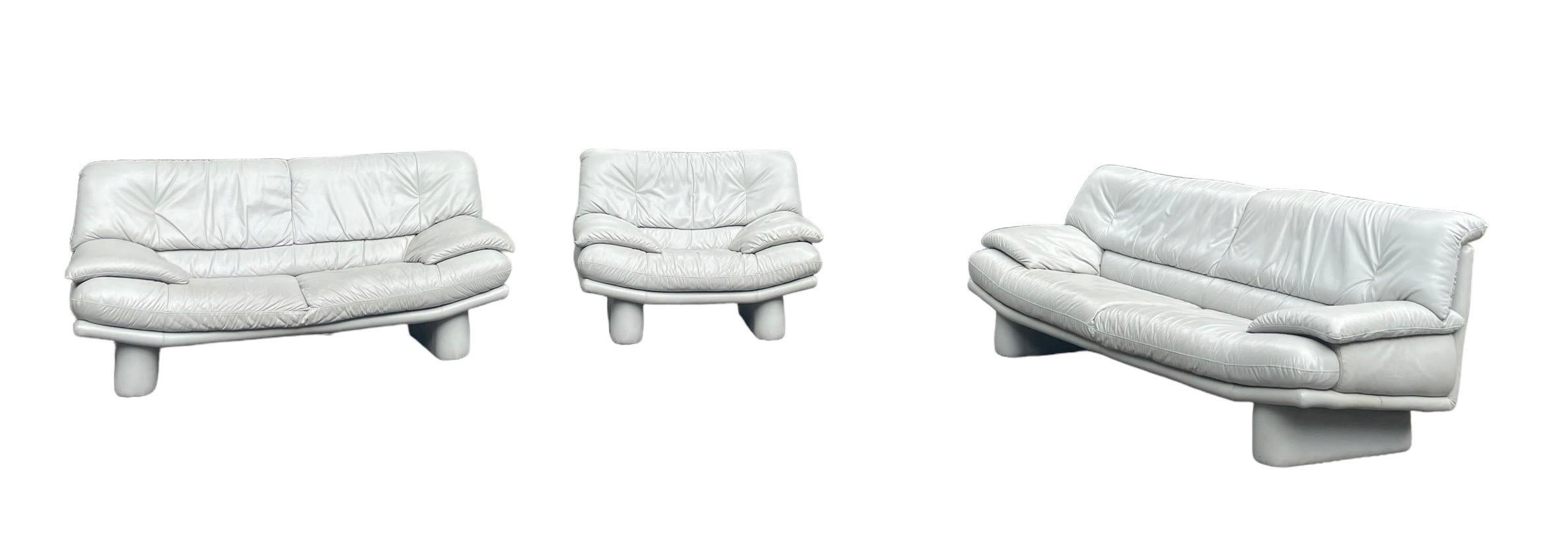 Postmodern Leather Sofa in the style of Nicoletti Salotti Italian Leather Sofa 2