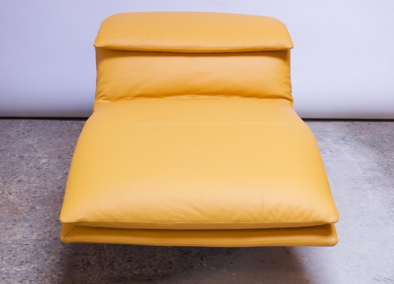 Fin du 20e siècle Chaise « Wave » postmoderne en cuir de Giovanni Offredi pour Saporiti en vente