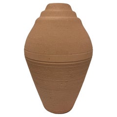 Postmoderne helle Pfirsichfarbene Korrugated Cardboard-Vase von Flute, Chicago