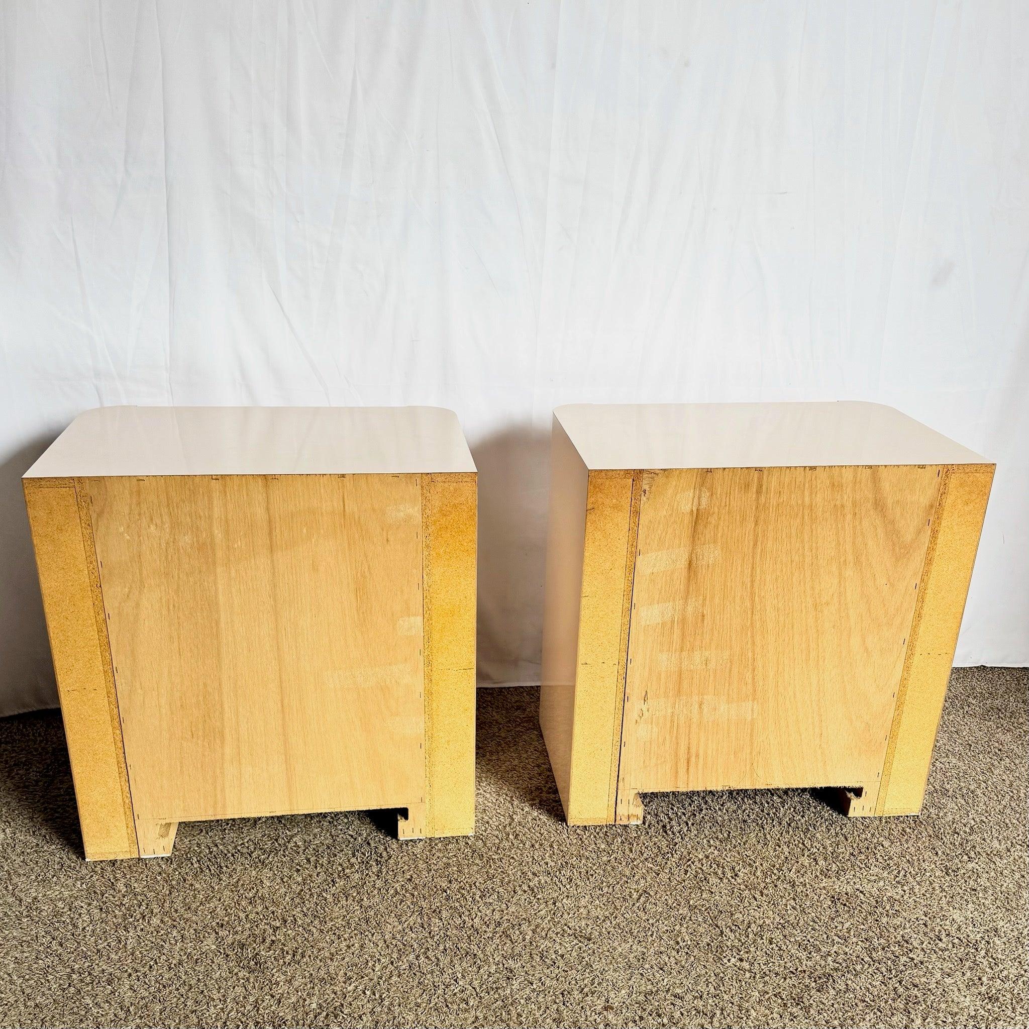 Cómodas/mesillas de noche postmodernas de laminado rosa claro - Pareja Estadounidense en venta