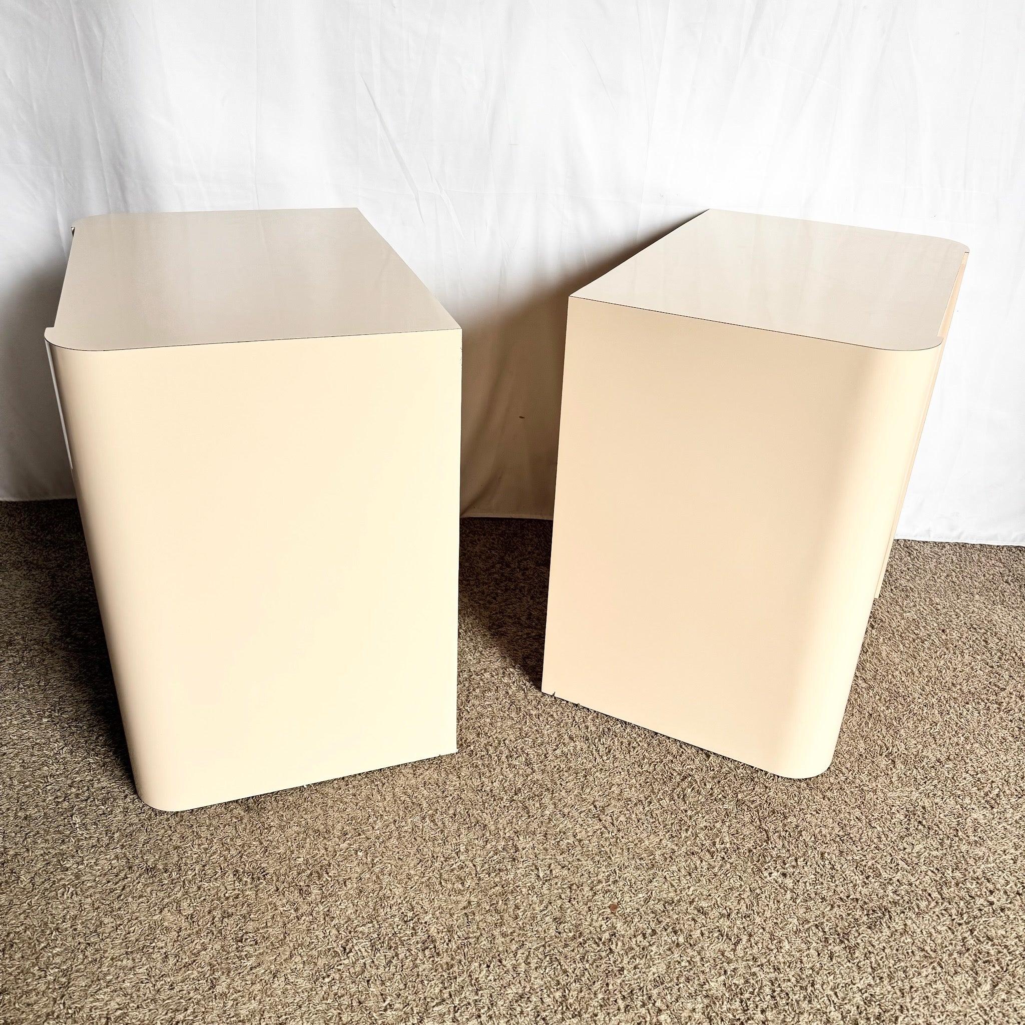 Cómodas/mesillas de noche postmodernas de laminado rosa claro - Pareja en Bueno estado para la venta en Delray Beach, FL