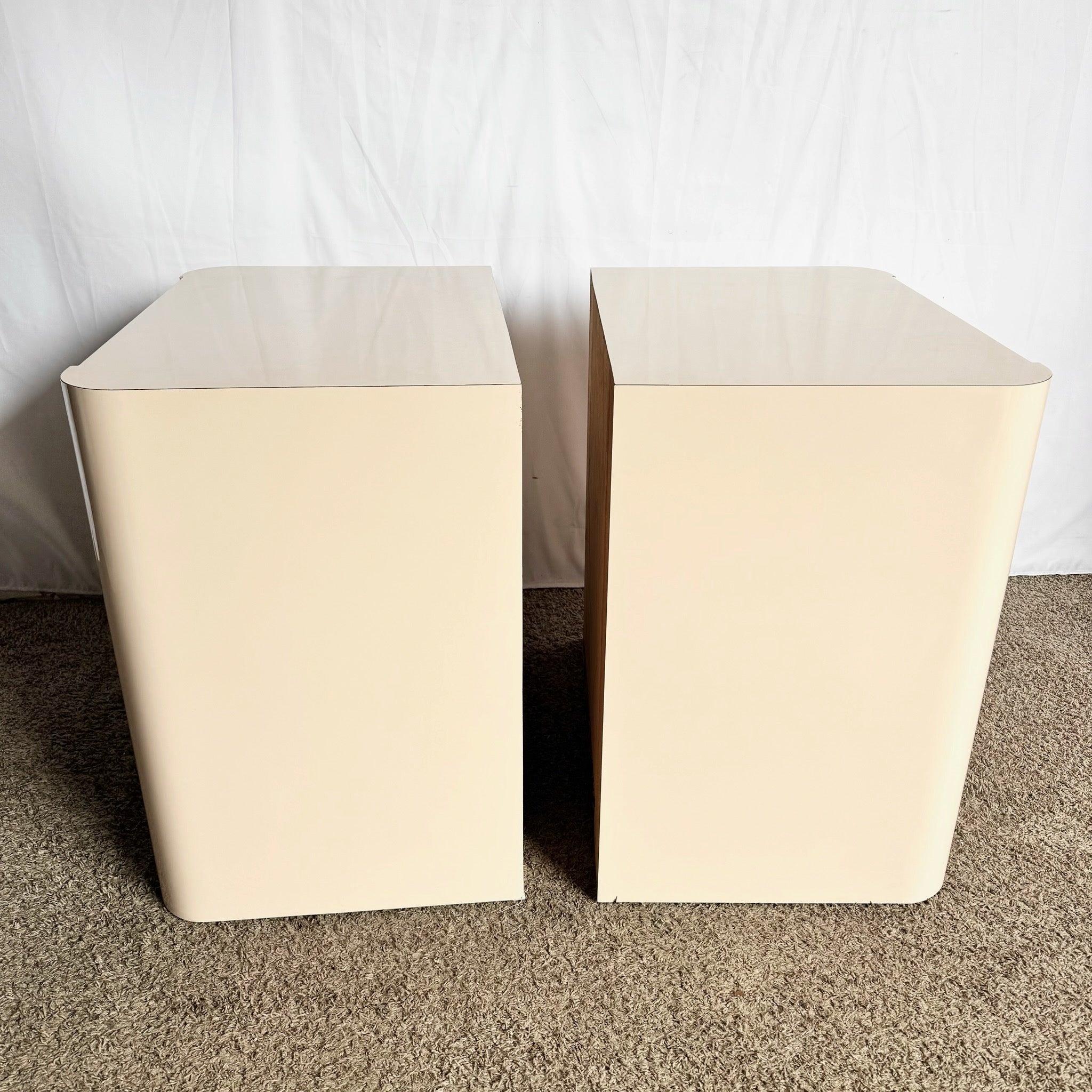 Cómodas/mesillas de noche postmodernas de laminado rosa claro - Pareja Madera en venta