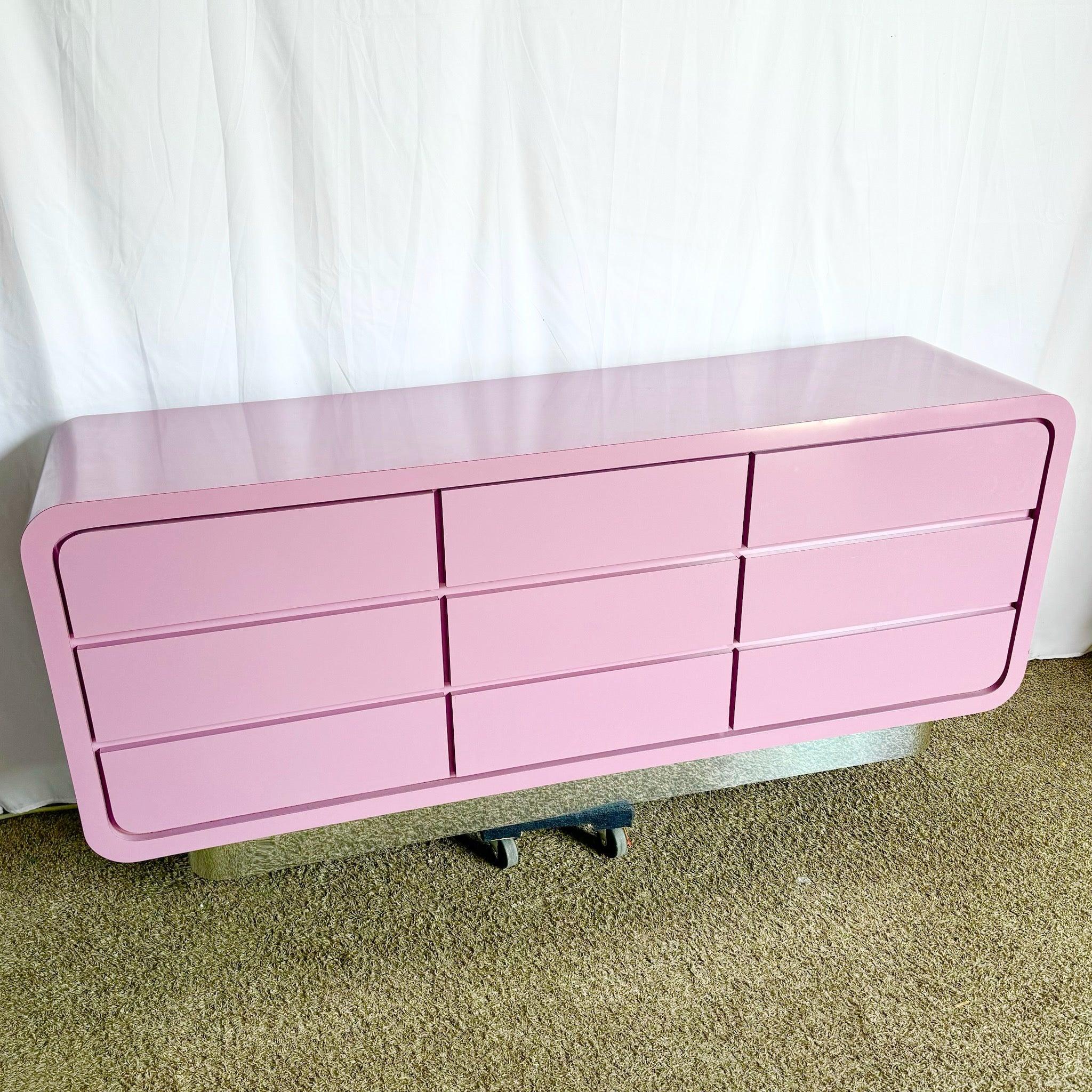 Postmodern Light Purple Gloss Laminate Waterfall Dresser With Chrome Base For Sale 4