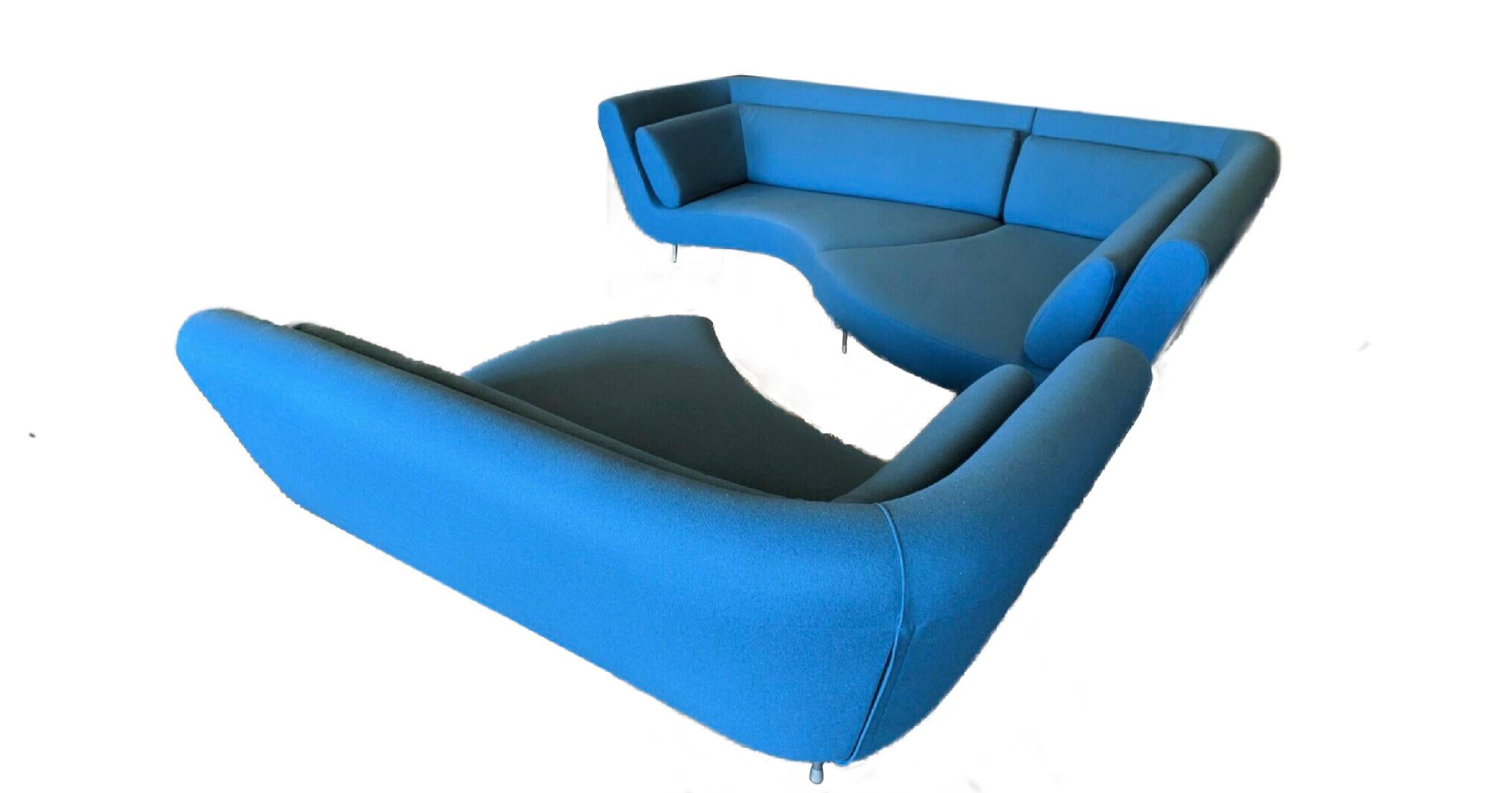 3-piece blue Ligne Roset Yang sectional sofa by Francois Bauchet for Ligne Roset. Modular with silver tone metal legs, removable zip back cushions and brand labels. The three pieces of this sofa set are identical and can be arranged in a variety of