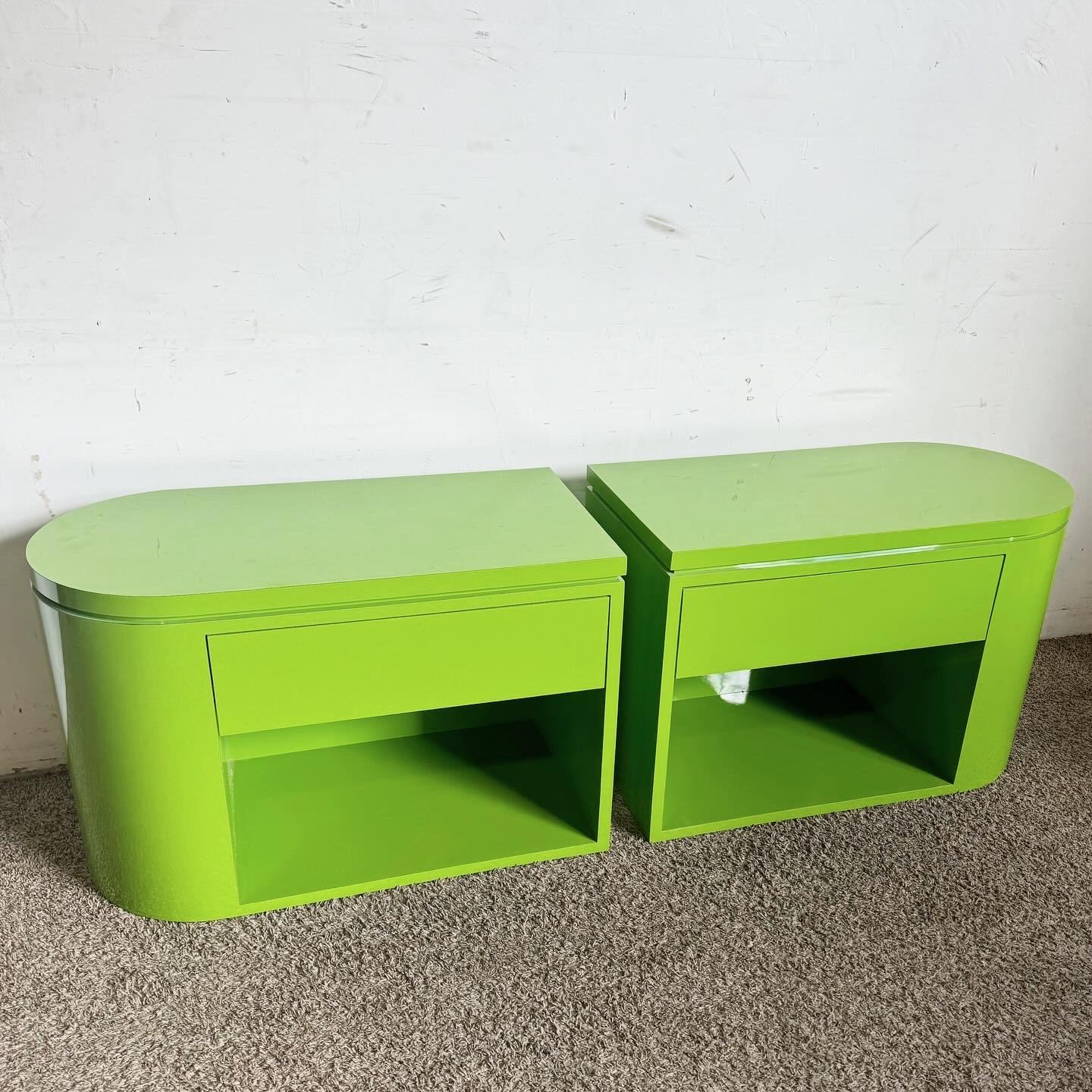 Postmodern Lime Green Lacquer Laminate End Tables/Nightstands - a Pair In Good Condition For Sale In Delray Beach, FL