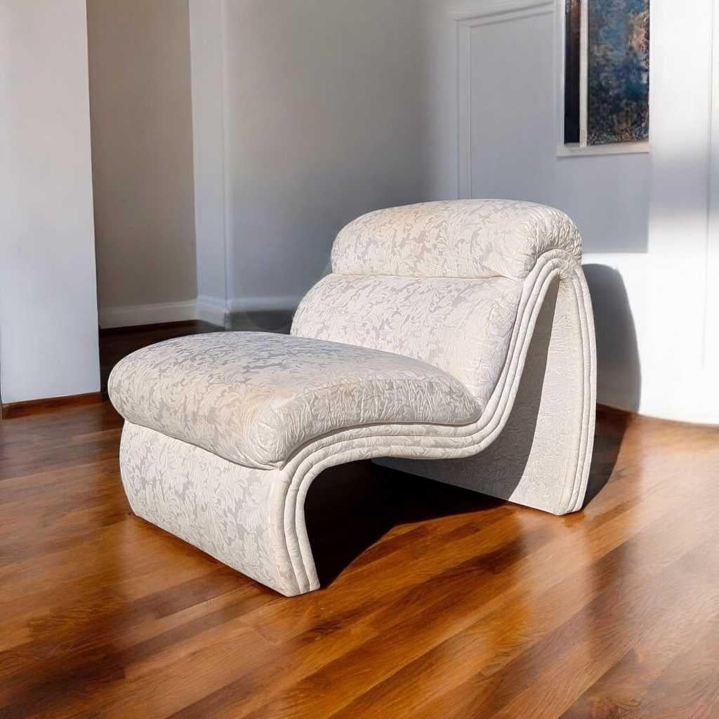 Postmoderne Postmodern Lounge Chair, Curve Accent, Sculptural, Fabric, USA, c. 1980s en vente