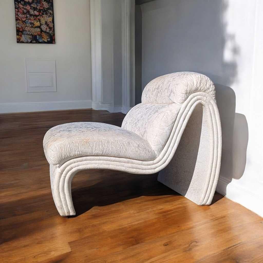 Postmodern Lounge Chair, Curve Accent, Sculptural, Fabric, USA, c. 1980s Bon état - En vente à Rancho Cucamonga, CA