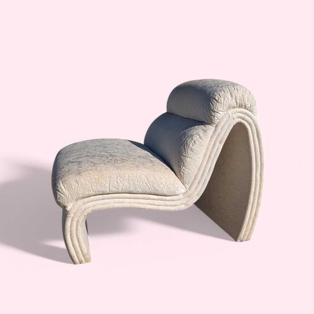 Tissu Postmodern Lounge Chair, Curve Accent, Sculptural, Fabric, USA, c. 1980s en vente