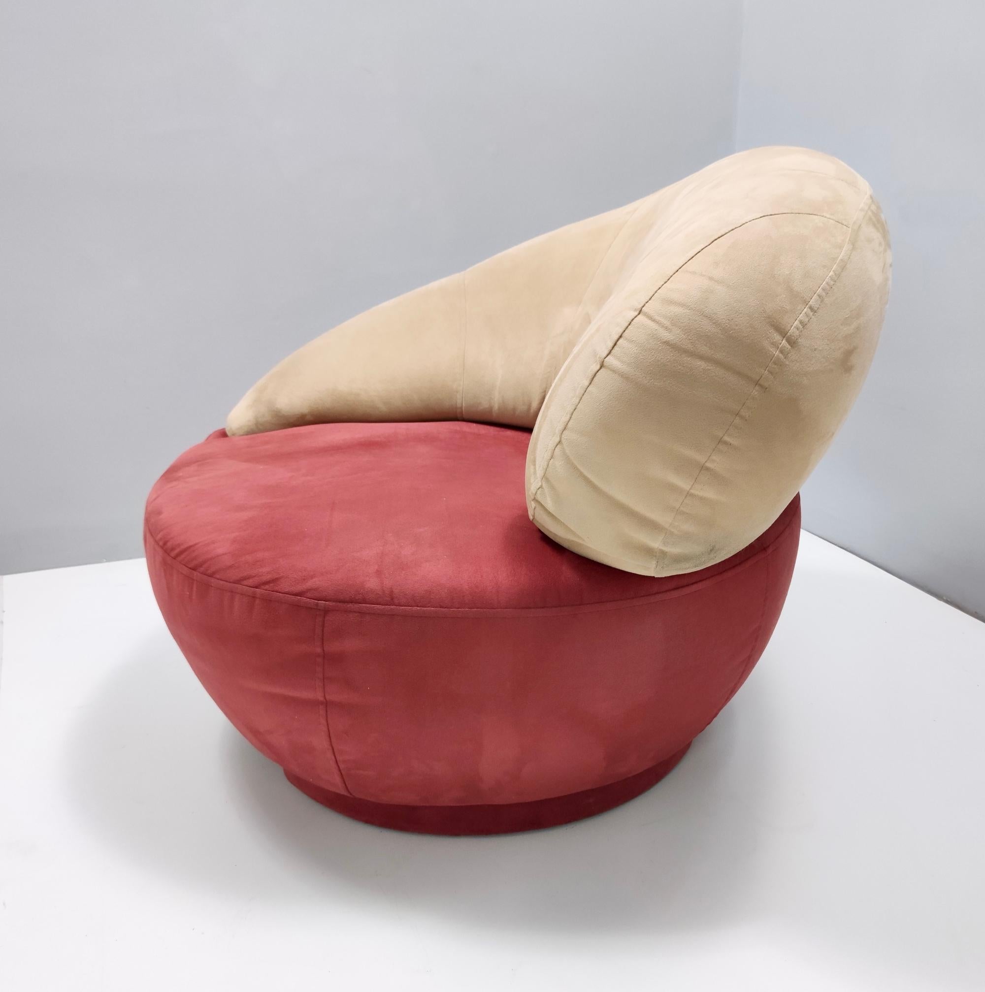 Late 20th Century Postmodern Lounge Chair with a Beige and Crimson Alcantara Upholstery, Italy