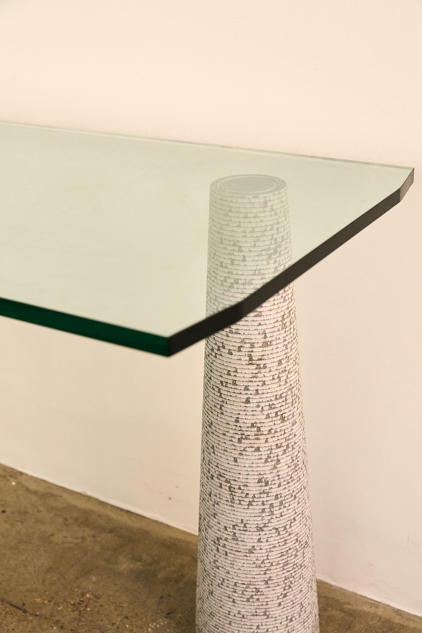Postmoderne Lounge-Konsole (Geschliffenes Glas) im Angebot