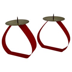 Ensemble de bougeoirs postmodernes en lucite et laiton par Cec Lepage, signés, datant de 1983