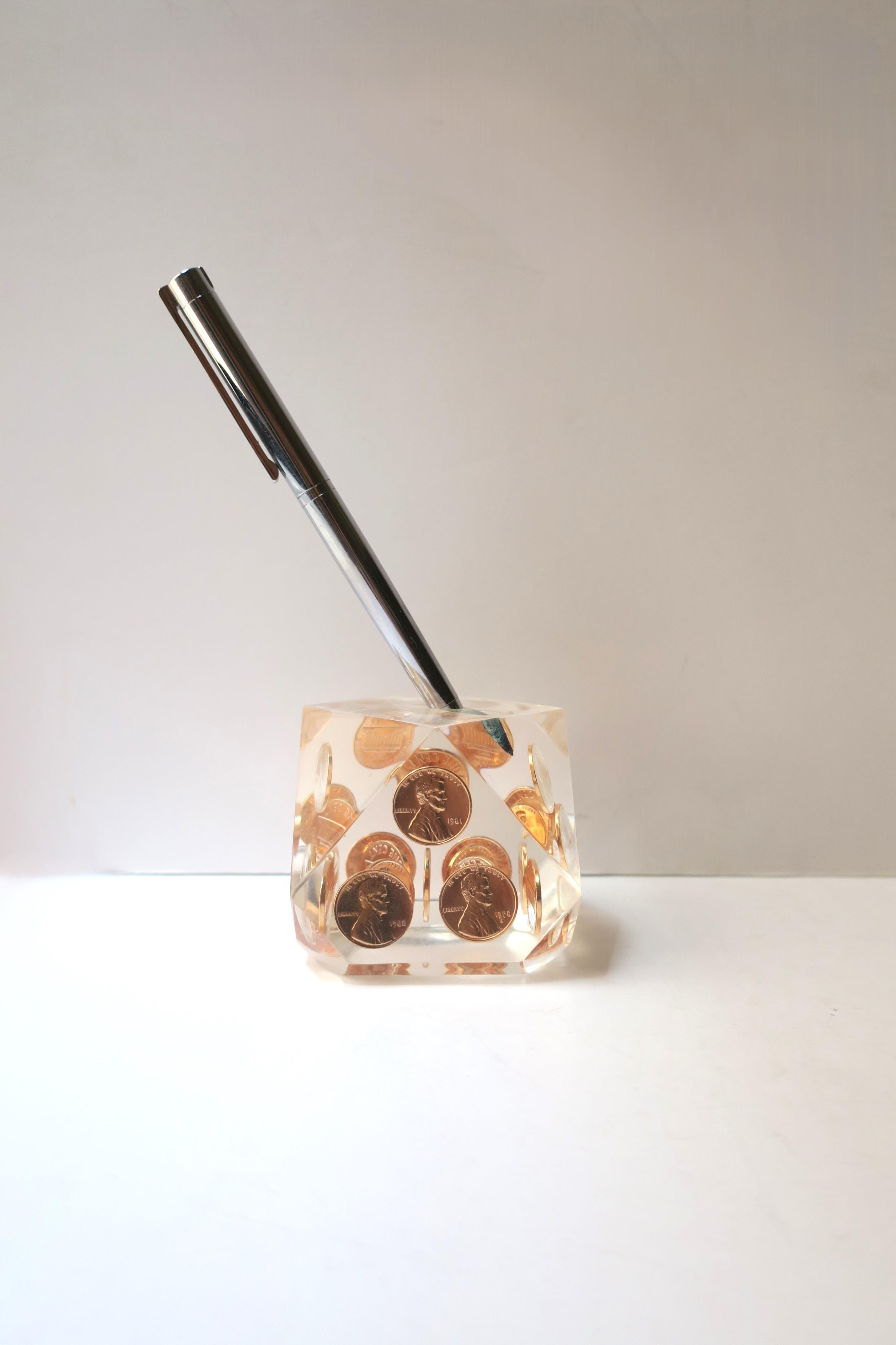 Postmoderner Lucite-Schreibtischstifthalter im Zustand „Gut“ im Angebot in New York, NY
