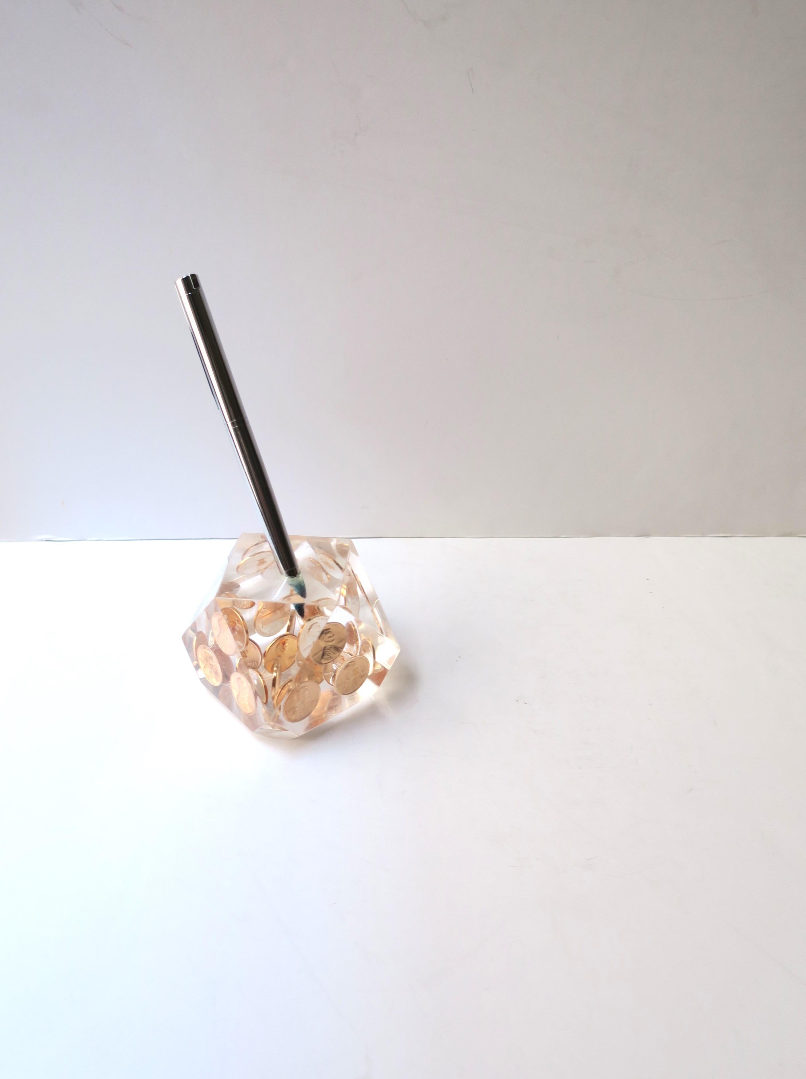 Postmoderner Lucite-Schreibtischstifthalter (20. Jahrhundert) im Angebot