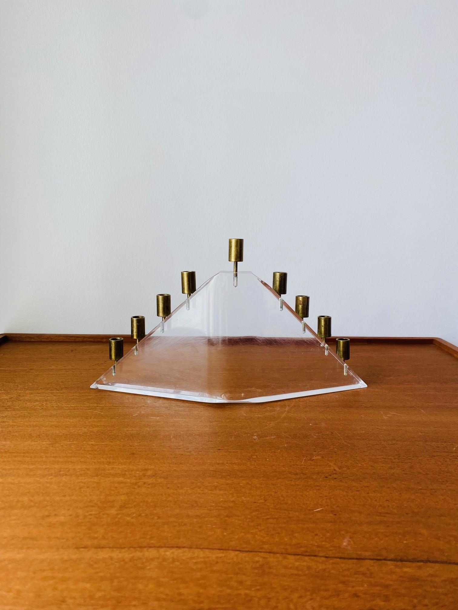 Postmoderne Menorah postmoderne en lucite en vente