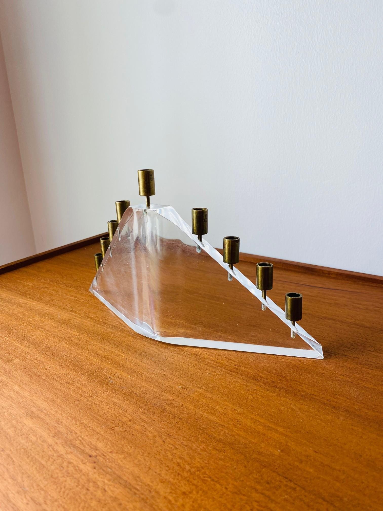 Fait main Menorah postmoderne en lucite en vente