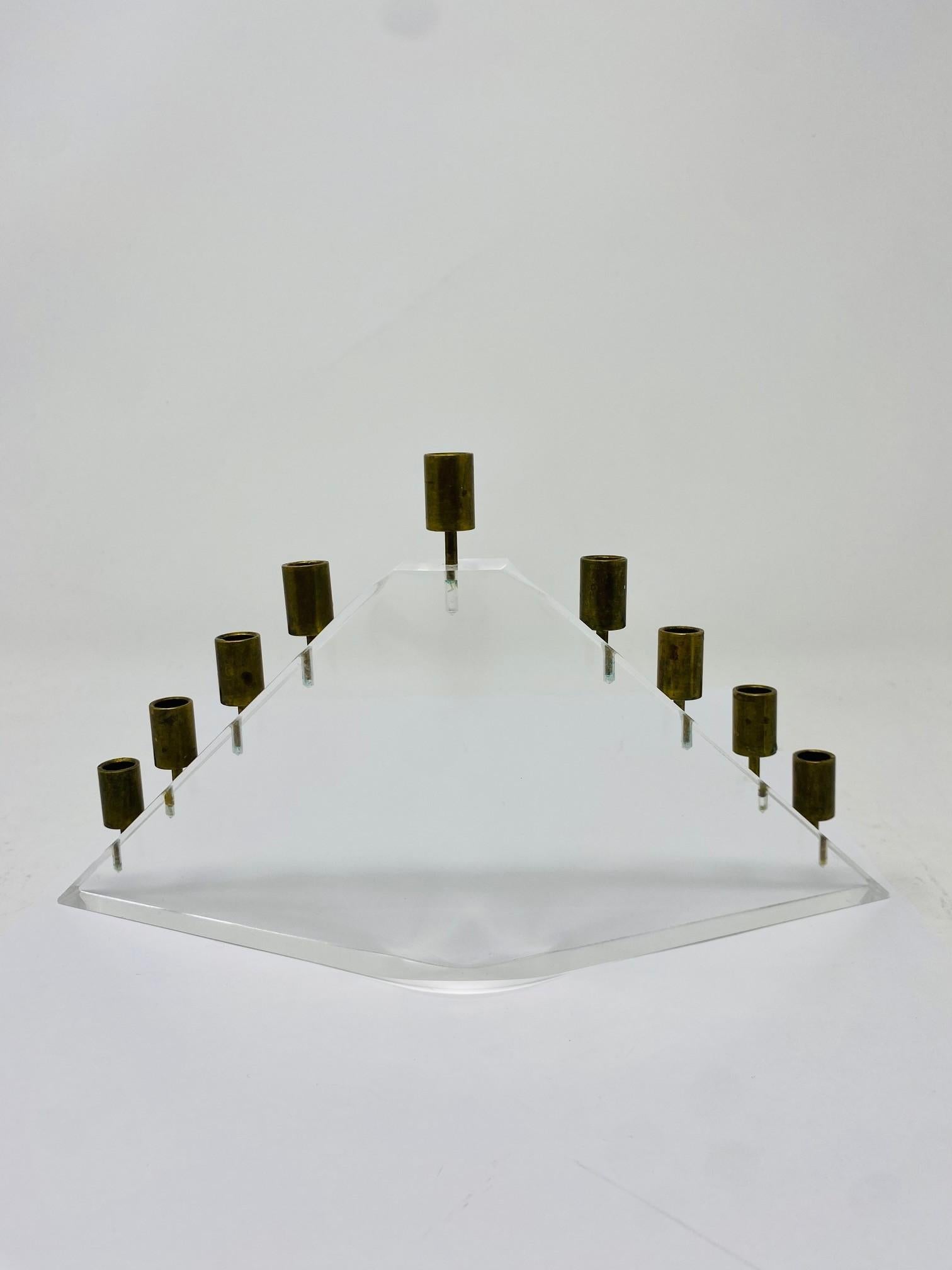 XXIe siècle et contemporain Menorah postmoderne en lucite en vente
