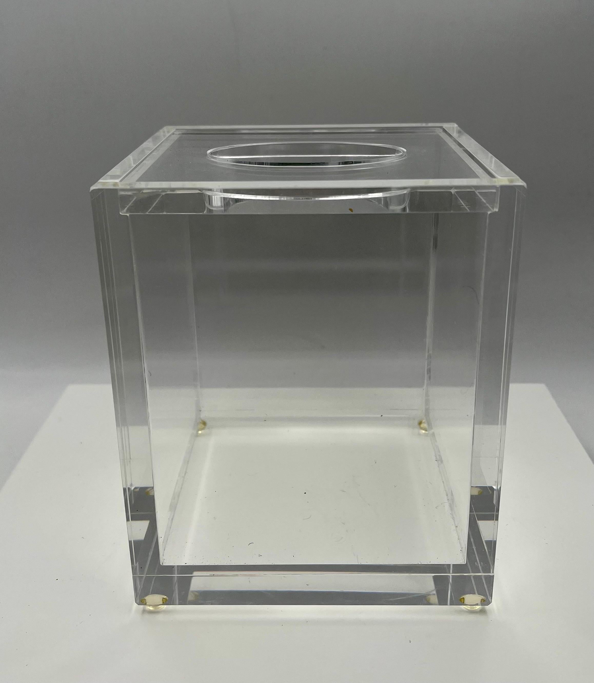 Nordamericano Scatola per fazzoletti in lucite postmoderna nello stile di Charles Hollis Jones in vendita