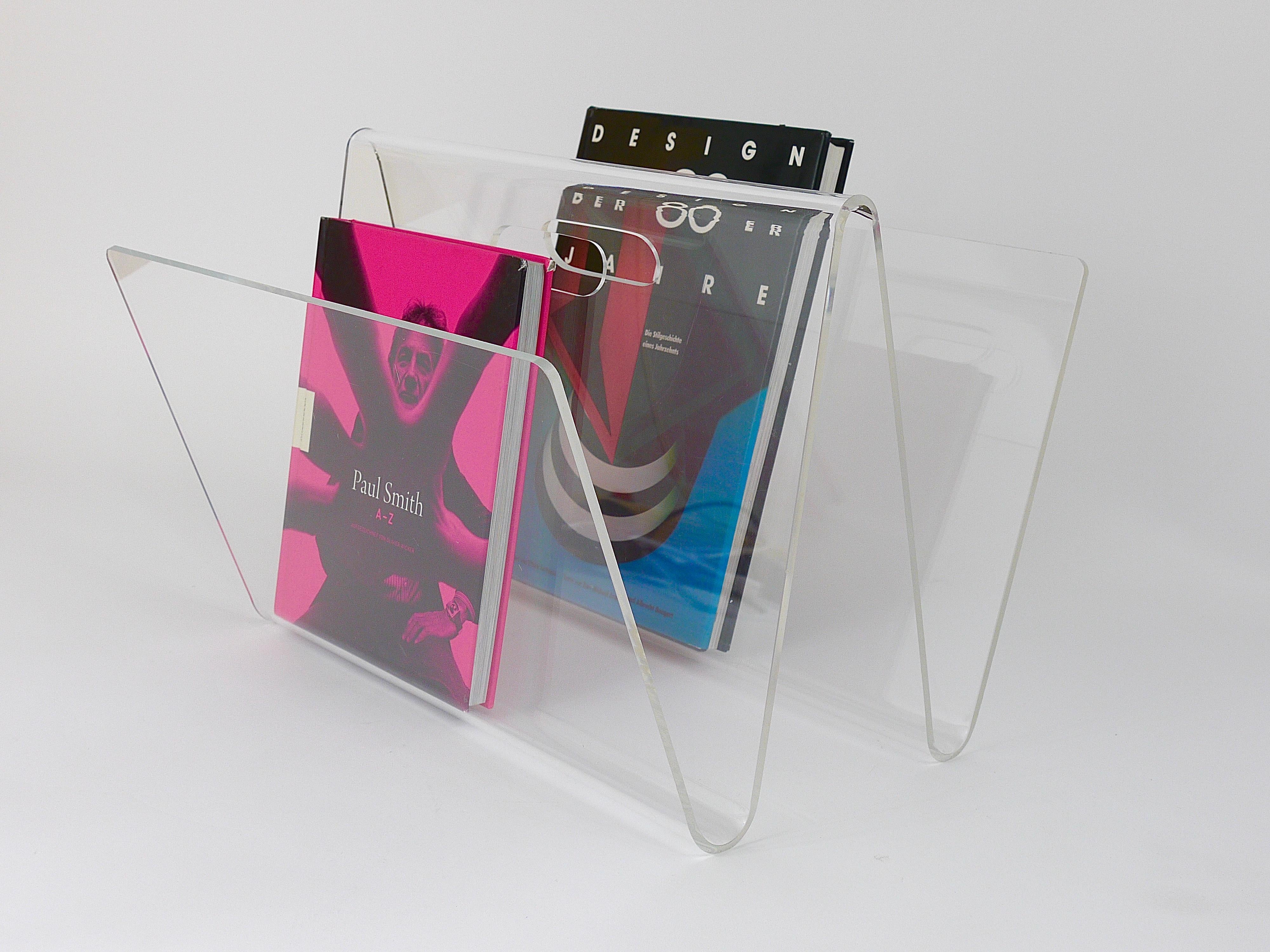 Postmodern Lucite ZigZag News Rack Magazine Stand, Italy, 1980s For Sale 6