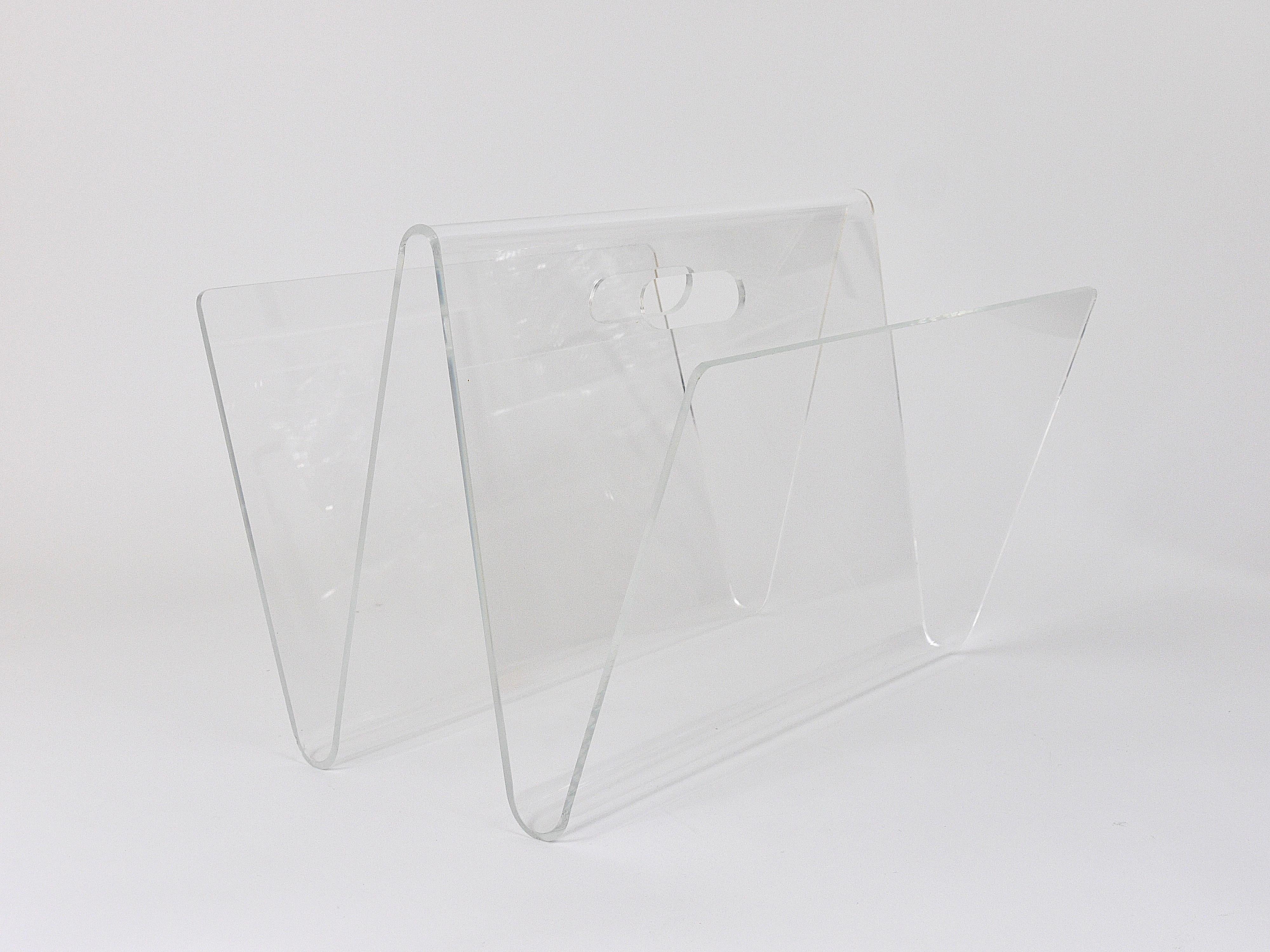 Postmodern Lucite ZigZag News Rack Magazine Stand, Italy, 1980s For Sale 13