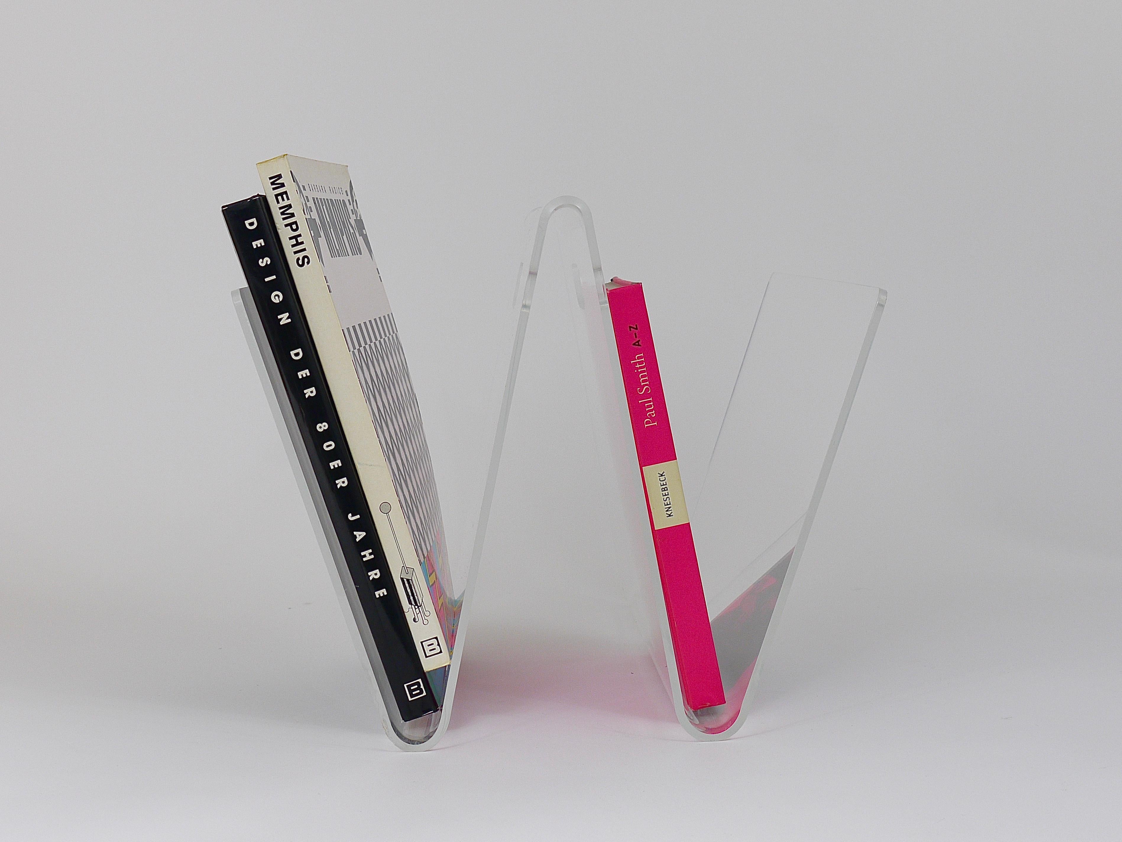 Post-Modern Postmodern Lucite ZigZag News Rack Magazine Stand, Italy, 1980s For Sale