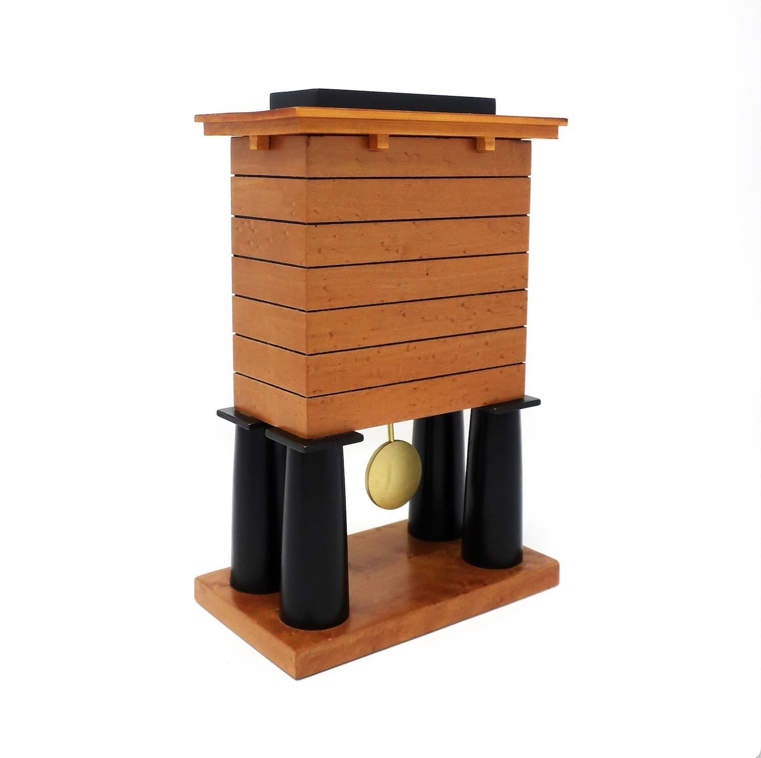 italien Pendule de cheminée postmoderne de Michael Graves pour Alessi en vente