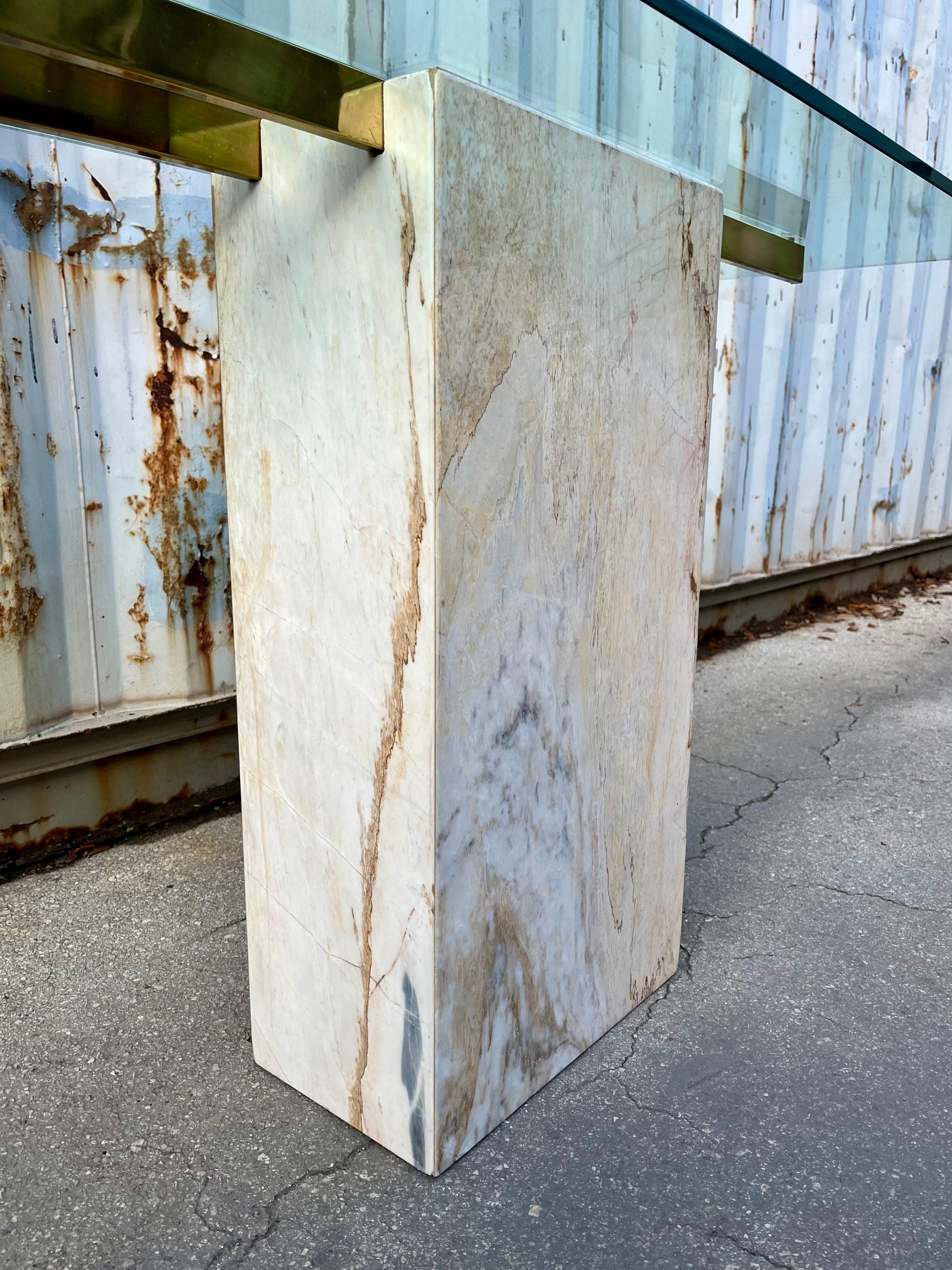 Postmodern Marble and Brass Console Table in the Artedi Style. Circa 1980s In Good Condition For Sale In Miami, FL