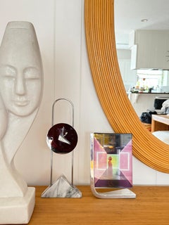 Orologio da tavolo Moderntime postmoderno in marmo e cromo di Canetti. Circa 1988