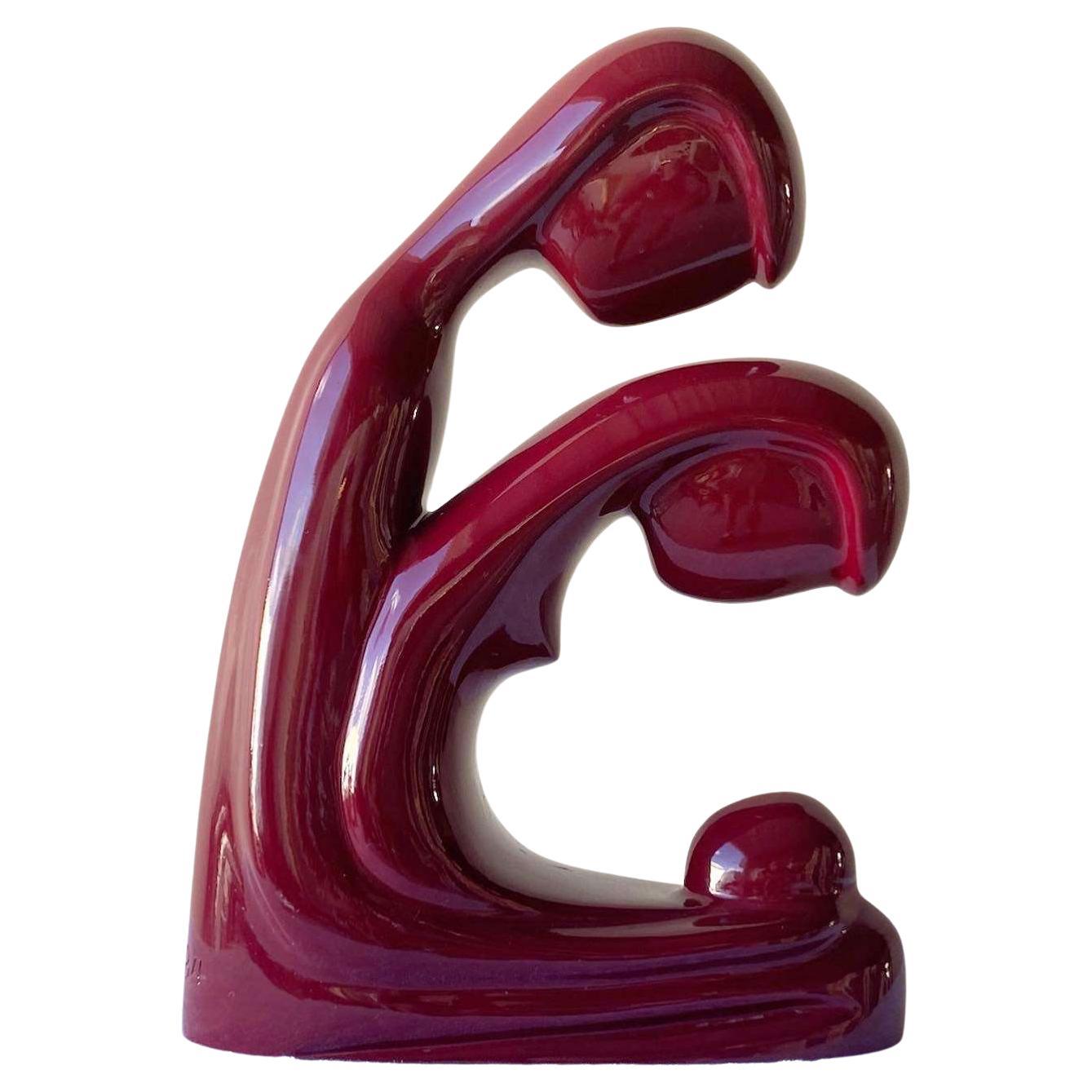 Sculpture de famille postmoderne en céramique rouge marron