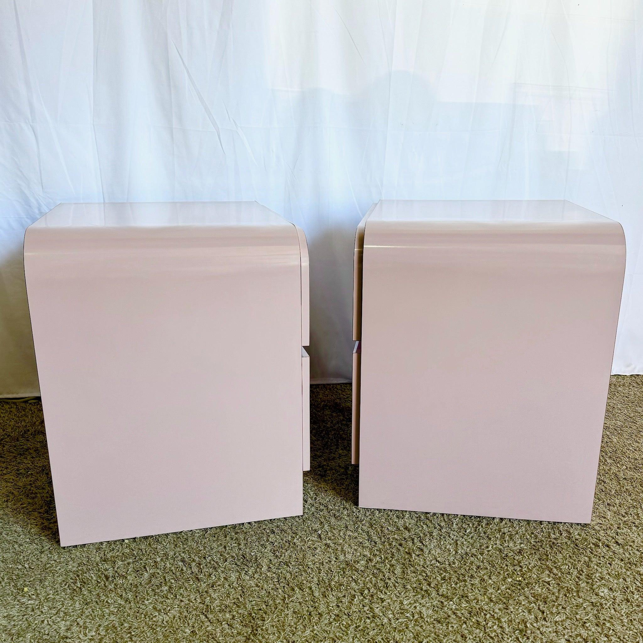 Américain Postmodern Mauve Laminate Waterfall Nightstands With Lucite Handles - A Pair en vente