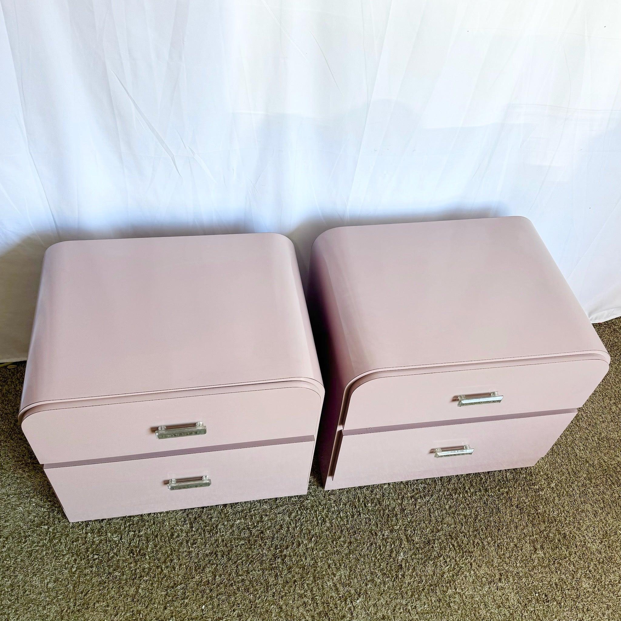 Postmodern Mauve Laminate Waterfall Nightstands With Lucite Handles - A Pair en vente 1