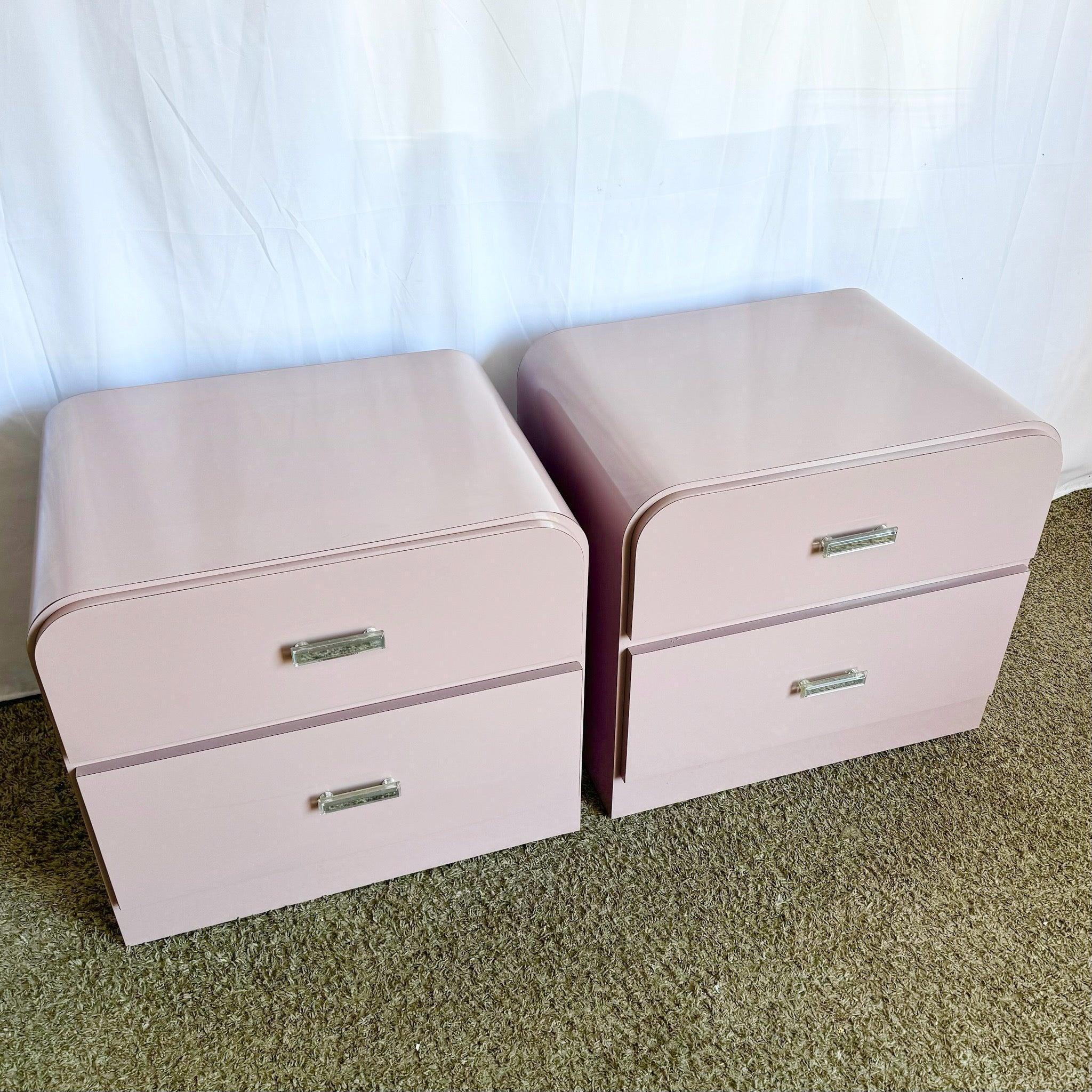 Postmodern Mauve Laminate Waterfall Nightstands With Lucite Handles - A Pair en vente 2