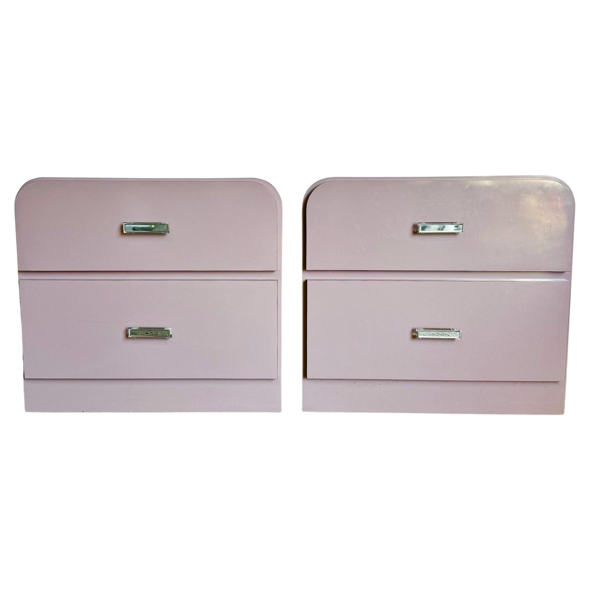 Postmodern Mauve Laminate Waterfall Nightstands With Lucite Handles - A Pair en vente
