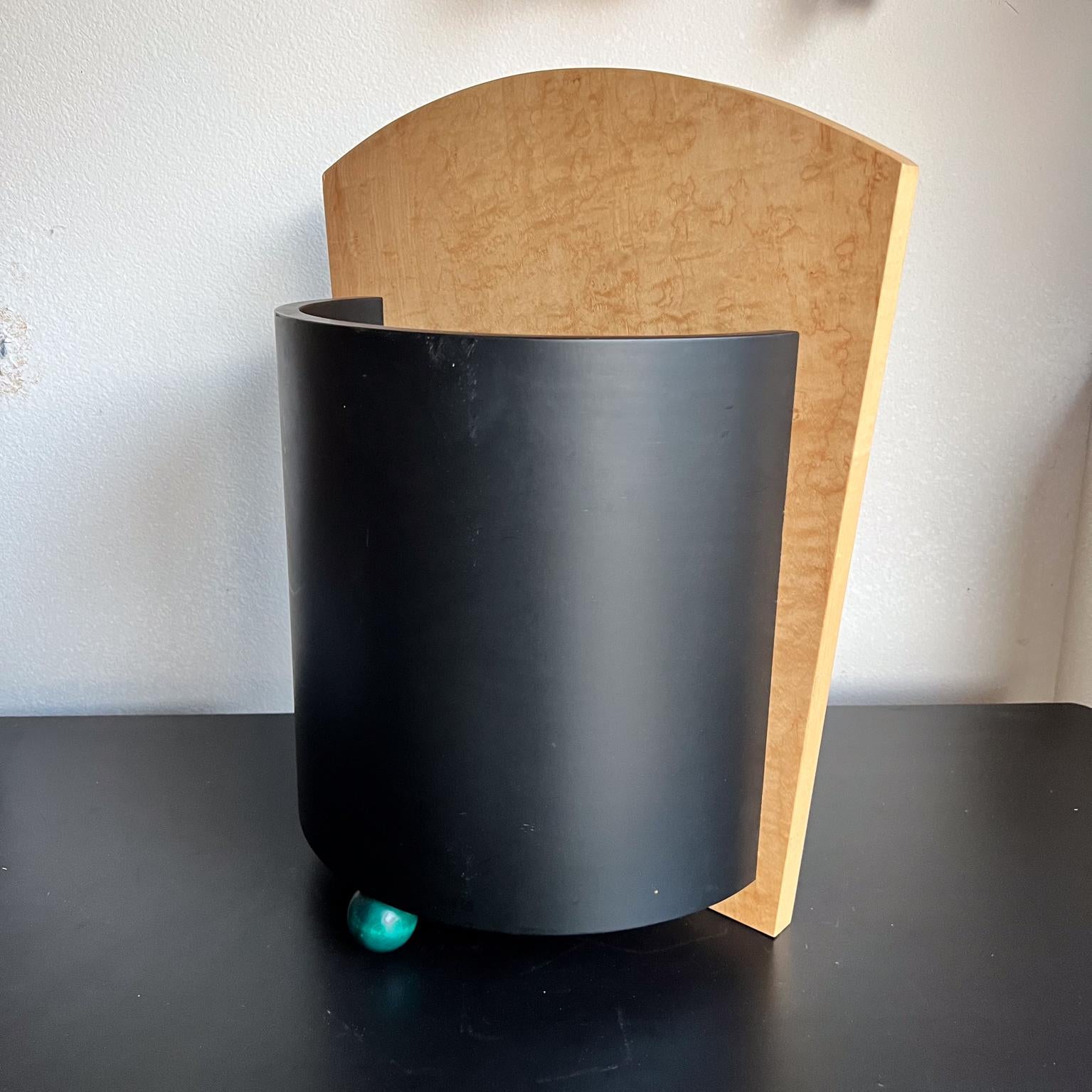 Corbeille à papier postmoderne Memphis Planter en vente 5