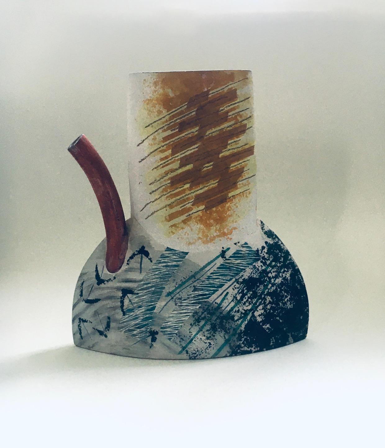 Vaso decanter in ceramica postmoderna di Memphis Design, firmato TL in vendita 4