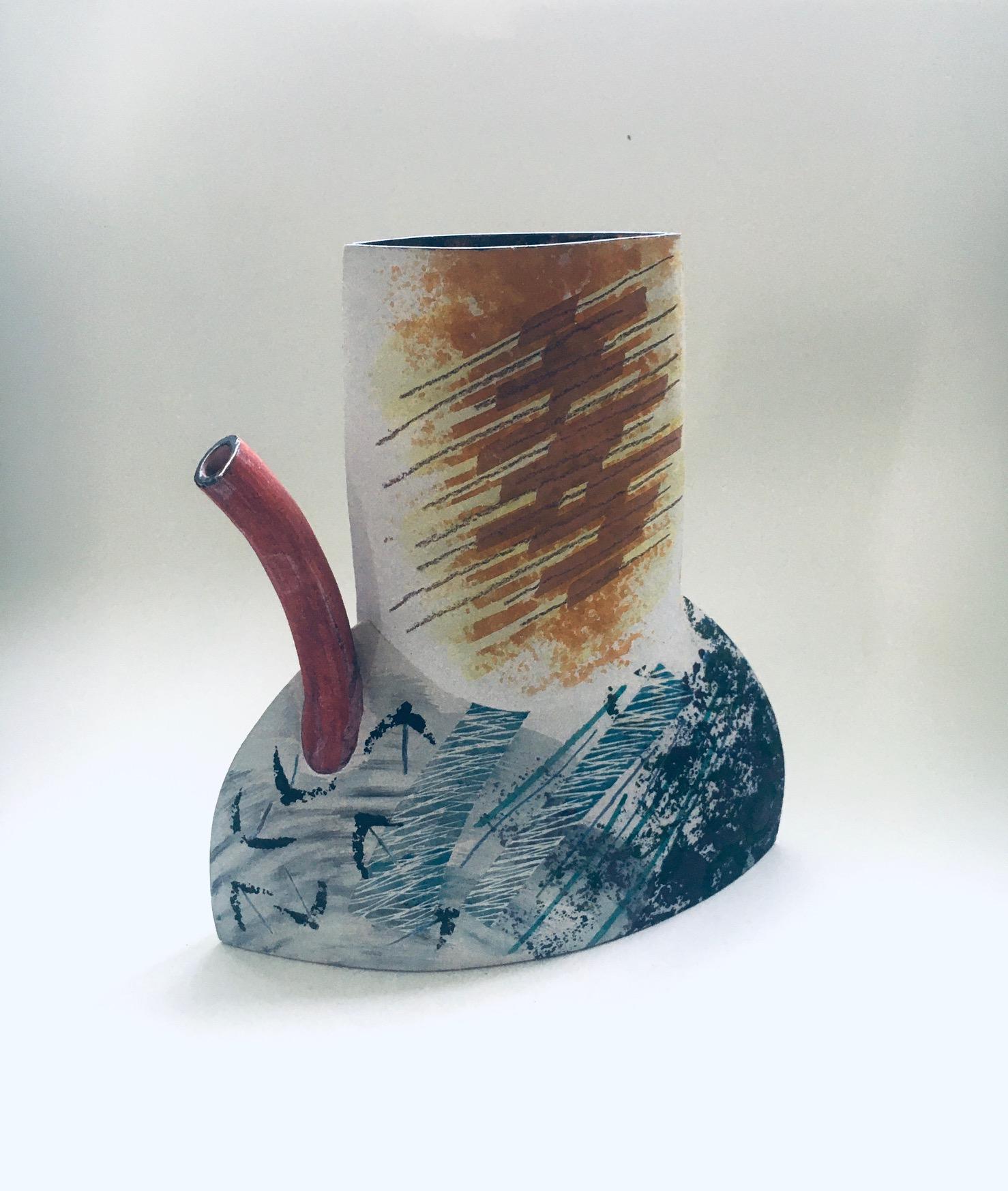 Postmoderno Vaso decanter in ceramica postmoderna di Memphis Design, firmato TL in vendita