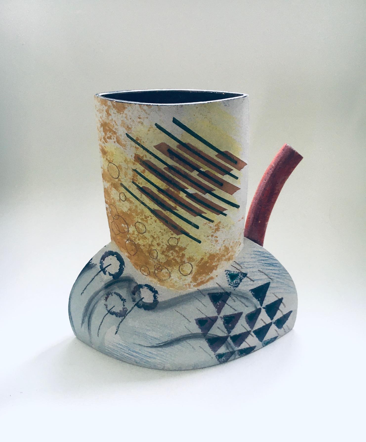 Vaso decanter in ceramica postmoderna di Memphis Design, firmato TL in vendita 1