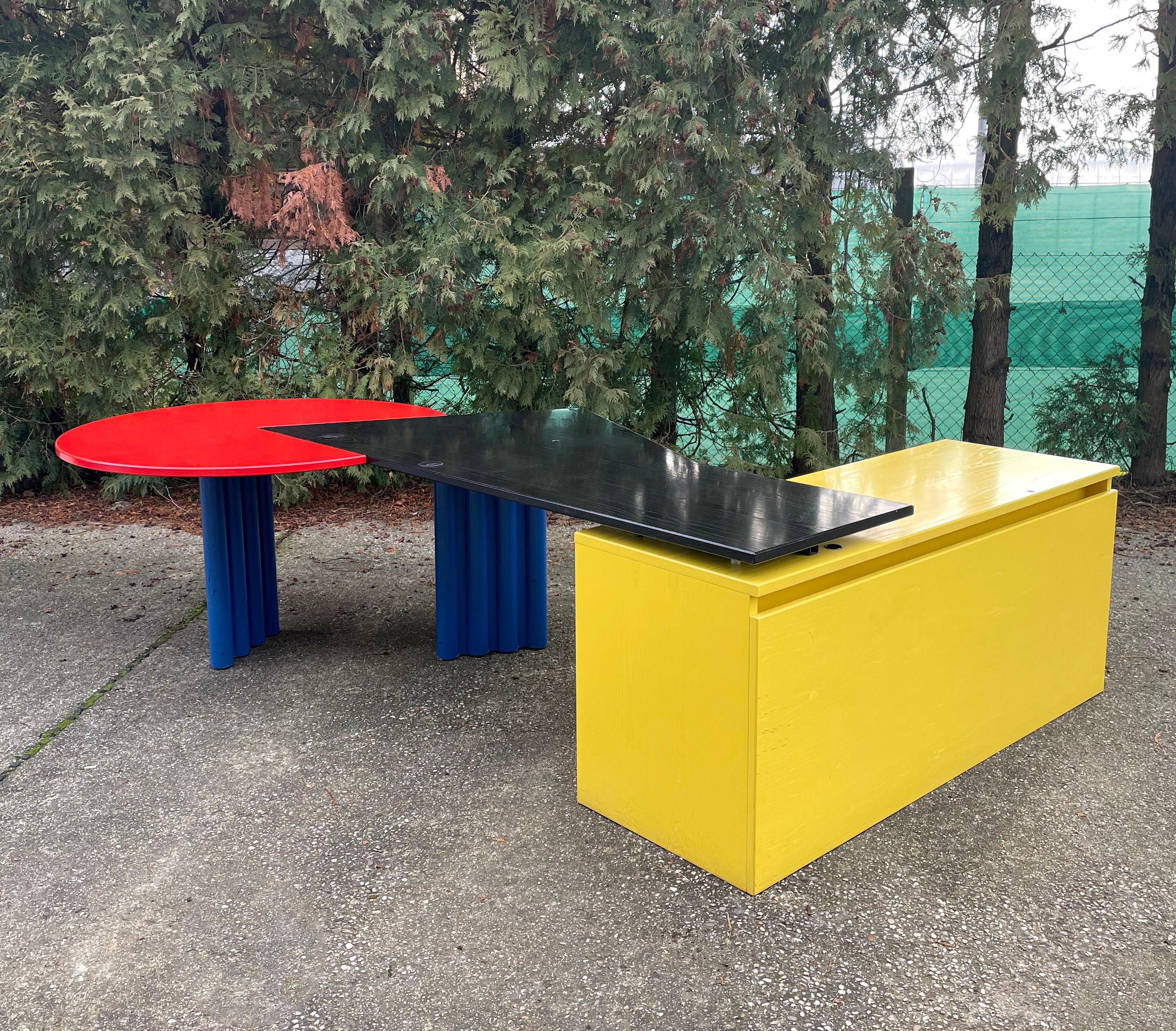 Escritorio de diseño postmoderno Memphis Interlubke, despacho en casa, Alemania Años 80 Alemán en venta