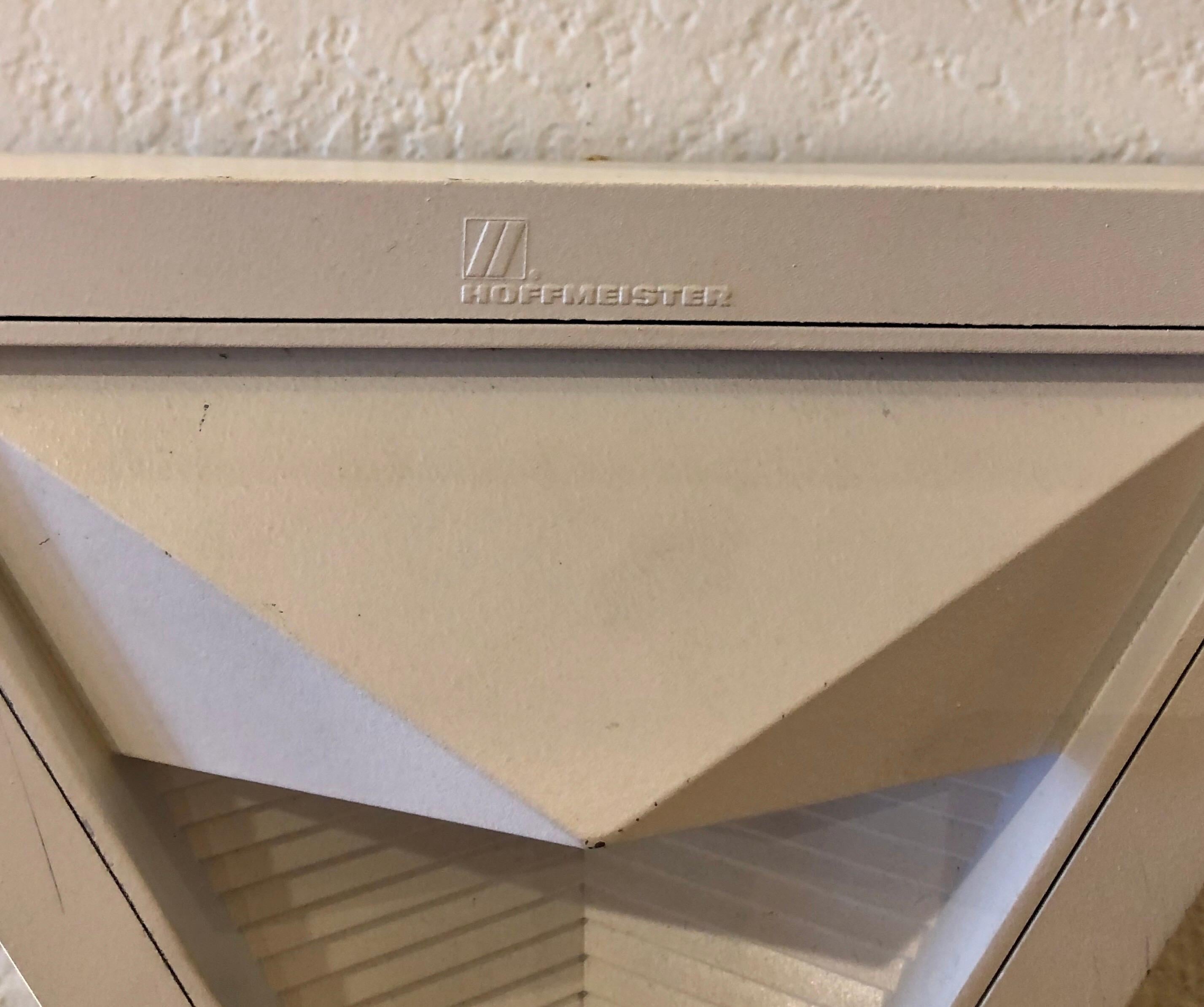 Aplique Eléctrico Triangular Postmoderno de la Era de Memphis by Hoffmeister en Bueno estado para la venta en San Diego, CA