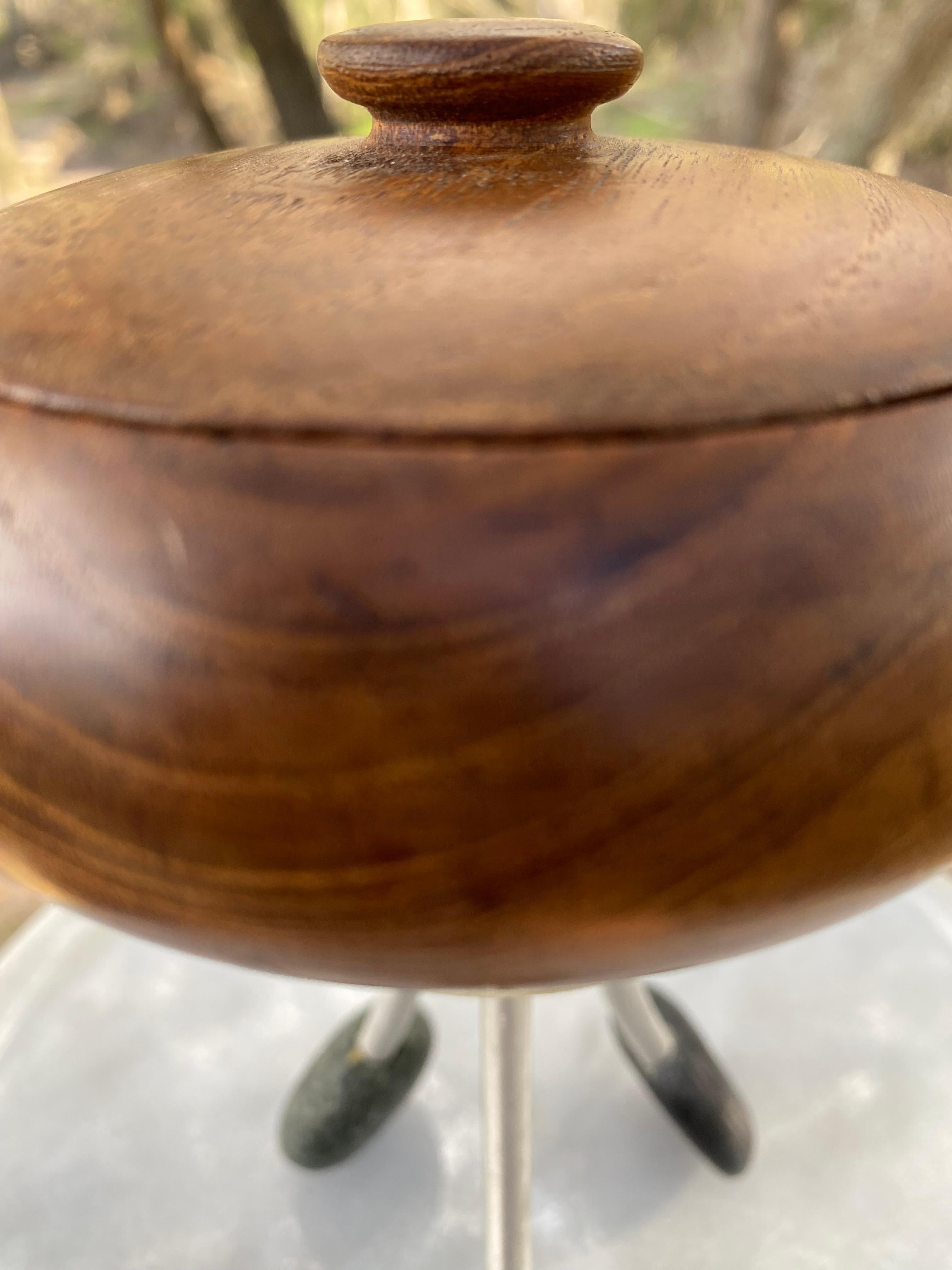 Soporte de granito postmoderno inspirado en Memphis y caja con tapa de teca artesanal en venta 5