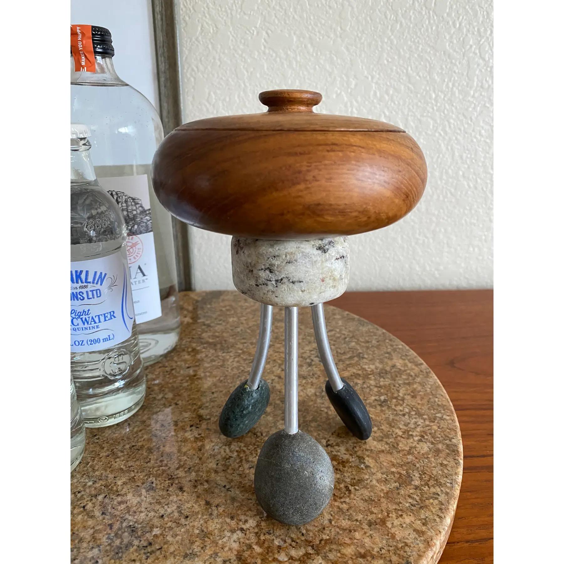 Soporte de granito postmoderno inspirado en Memphis y caja con tapa de teca artesanal Posmoderno en venta