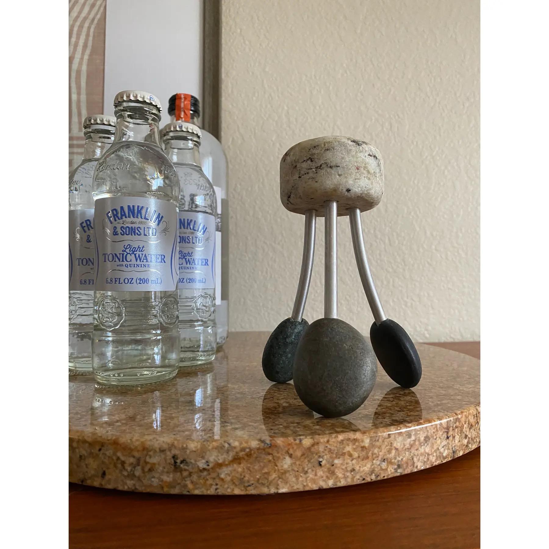 Soporte de granito postmoderno inspirado en Memphis y caja con tapa de teca artesanal en Bueno estado para la venta en Round Top, TX