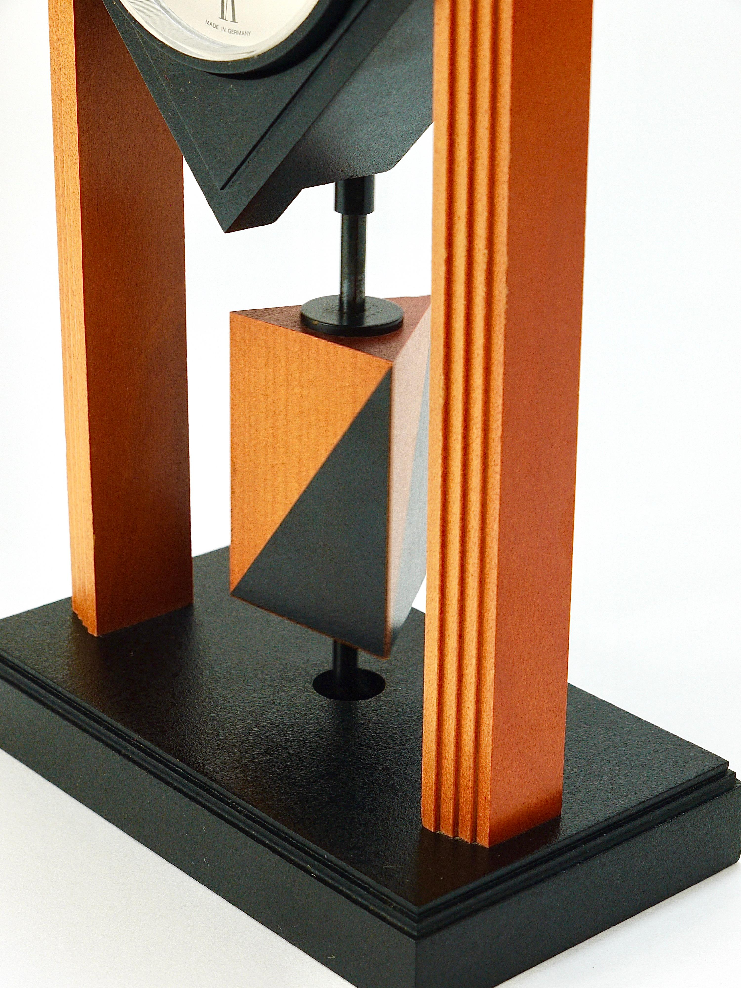Pendule de table torsion postmoderne de style Memphis Milano par Kundo, Allemagne Bon état - En vente à Vienna, AT