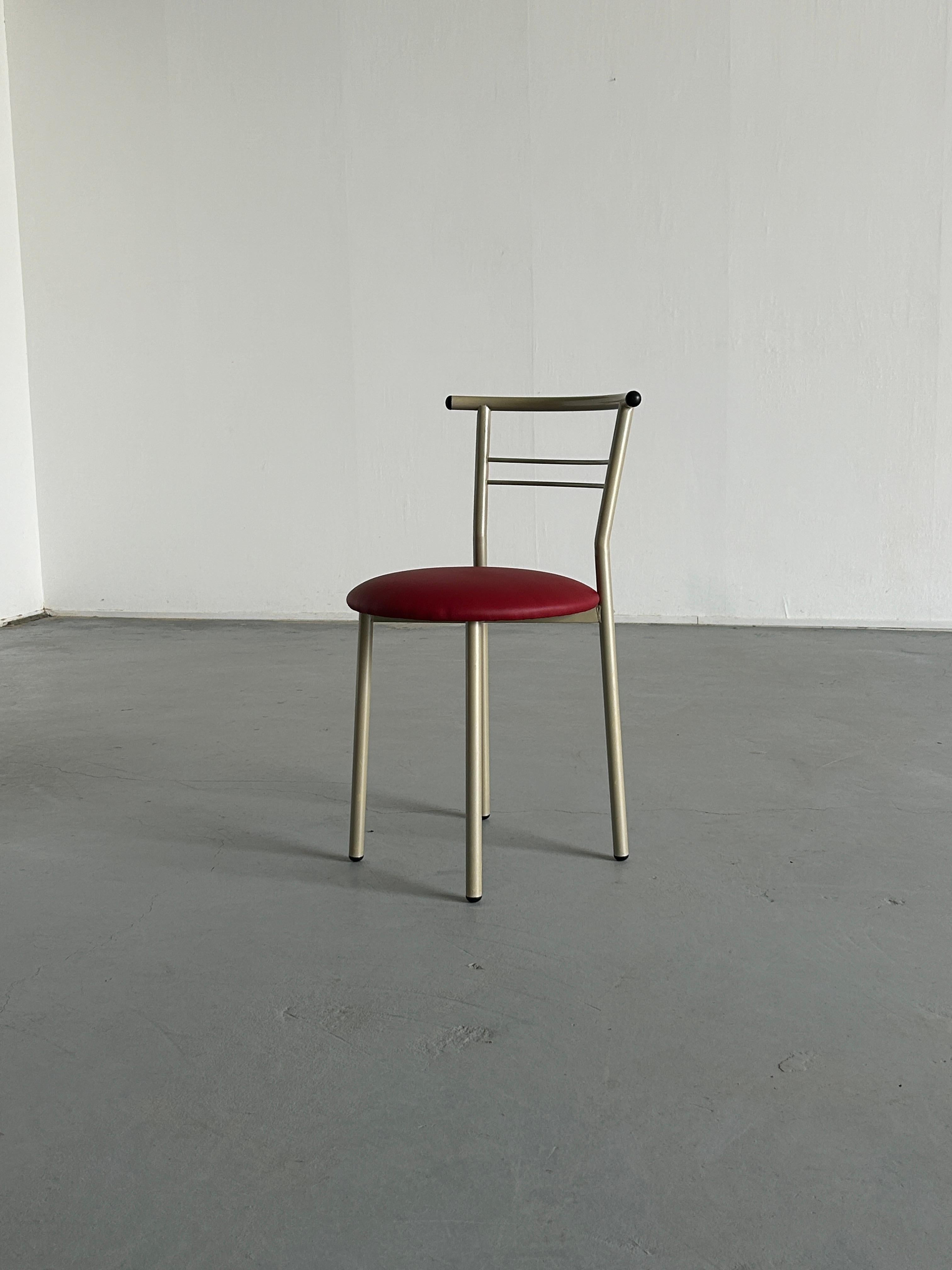 Postmoderner Stuhl im Memphis-Stil mit roter Kunstlederpolsterung und roter Polsterung, 1980er Jahre, Italien im Zustand „Gut“ im Angebot in Zagreb, HR