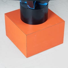 Postmodern Memphis-style table with round top, 1980