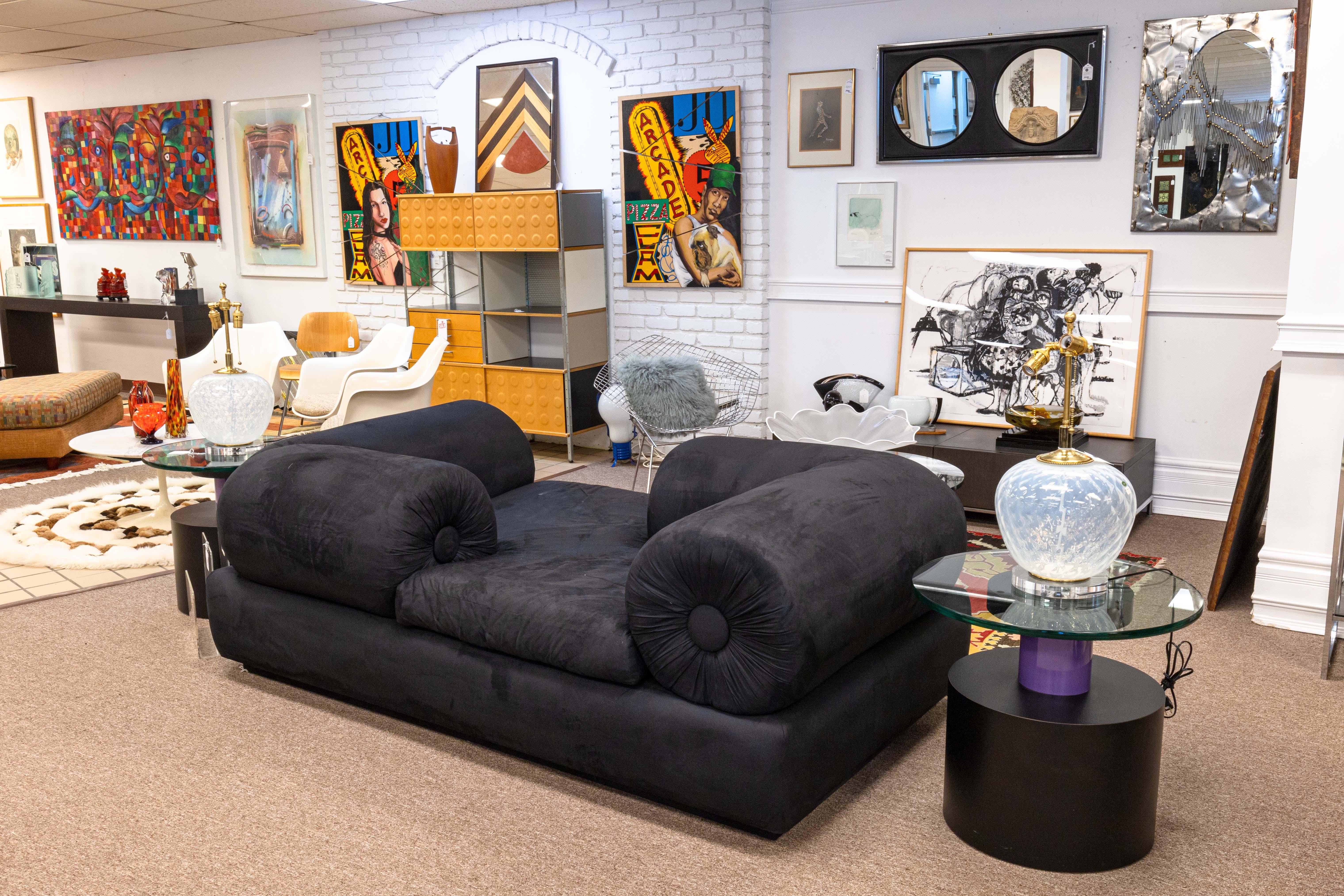 Postmodern Memphis Style Tete a Tete Black Tufted Chaise Sofa Contemporary Mod In Good Condition In Keego Harbor, MI