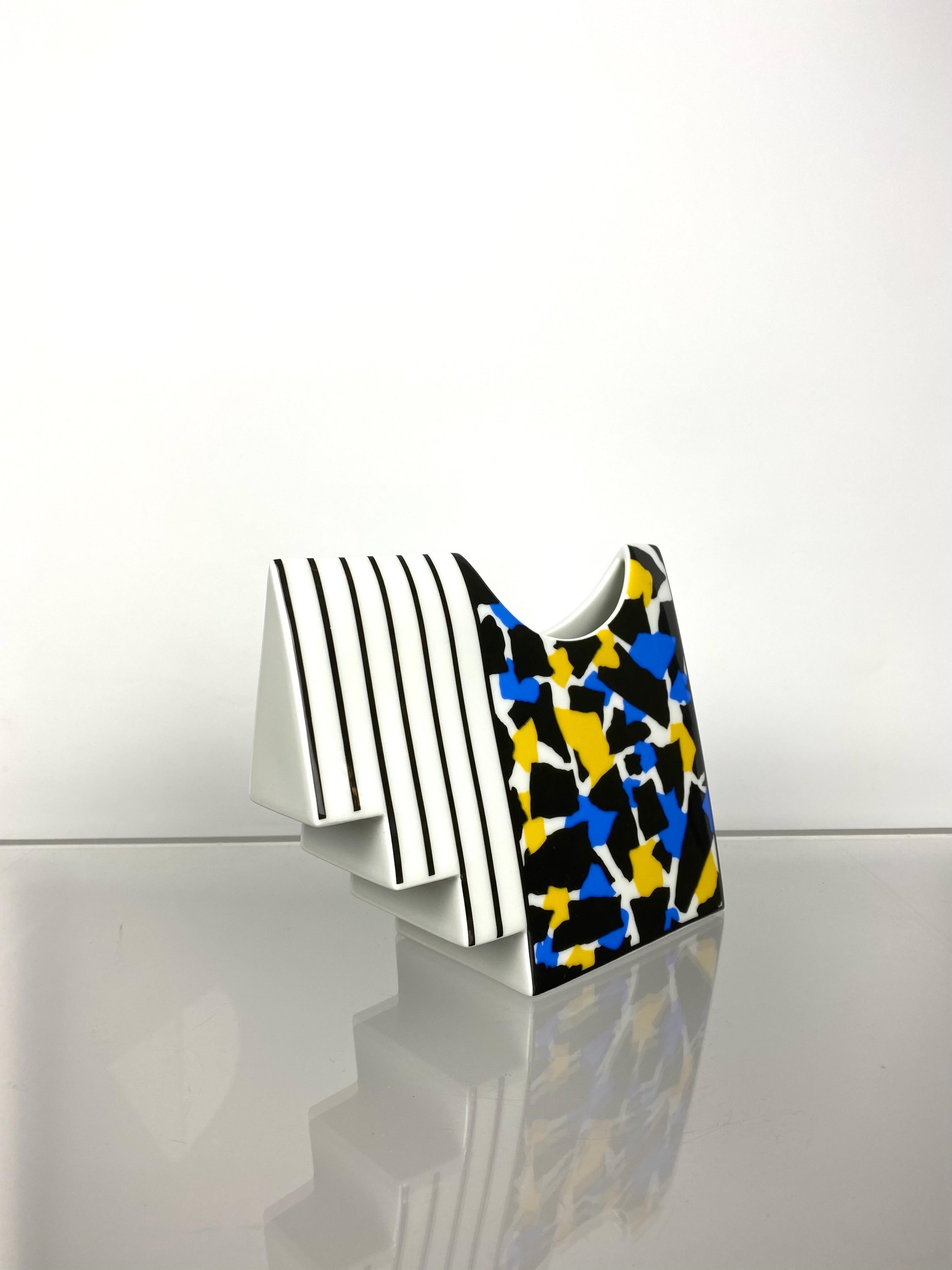 Tedesco Vaso postmoderno in stile Memphis di Thomas, Rosenthal, Germania, anni '80 in vendita
